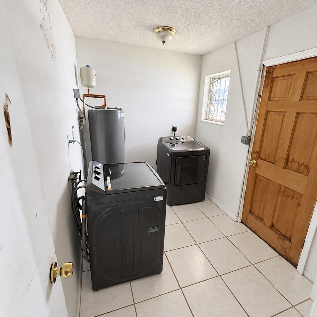 915 RUTLAND, Opa Locka FL 33054