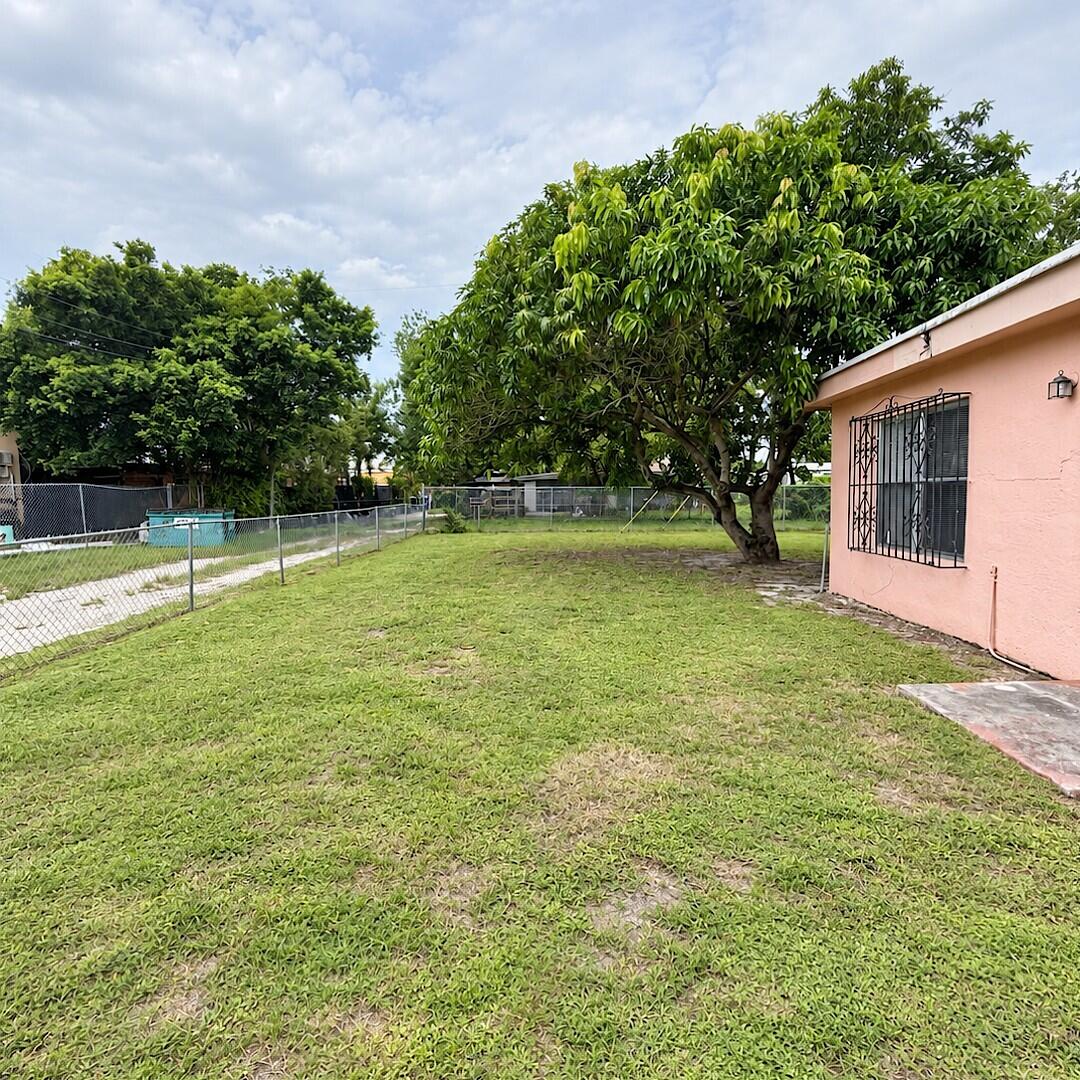 915 RUTLAND, Opa Locka FL 33054