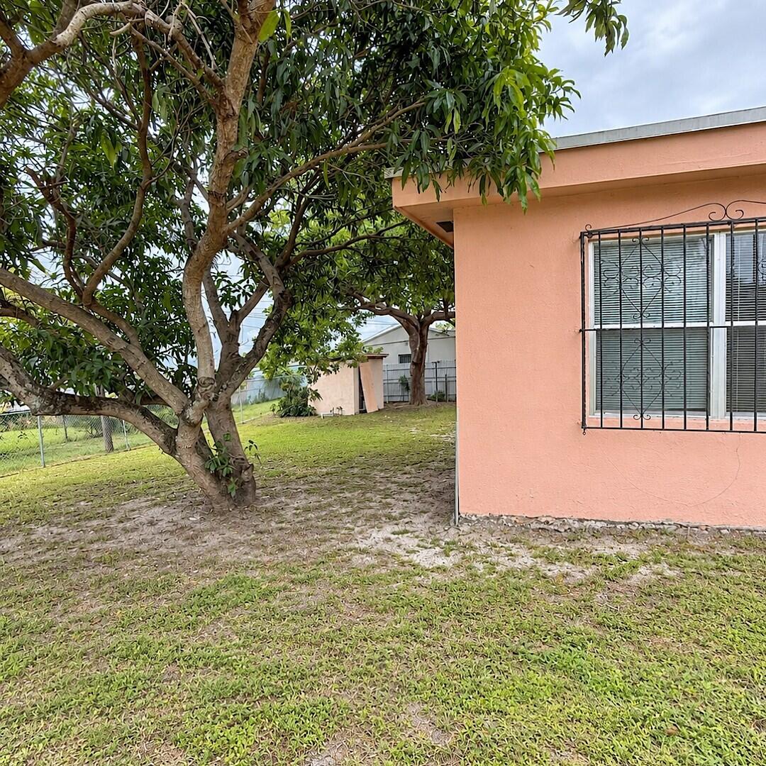 915 RUTLAND, Opa Locka FL 33054
