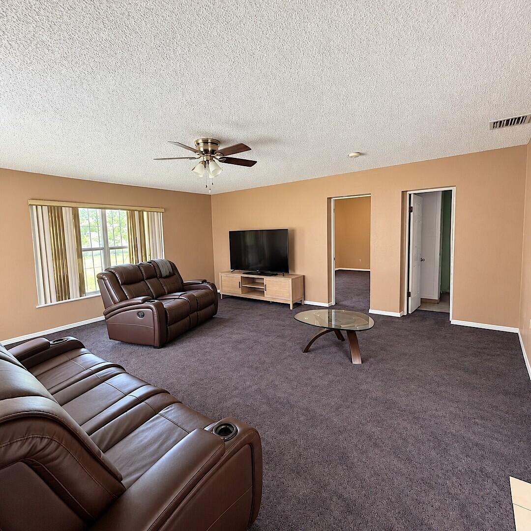 915 RUTLAND, Opa Locka FL 33054