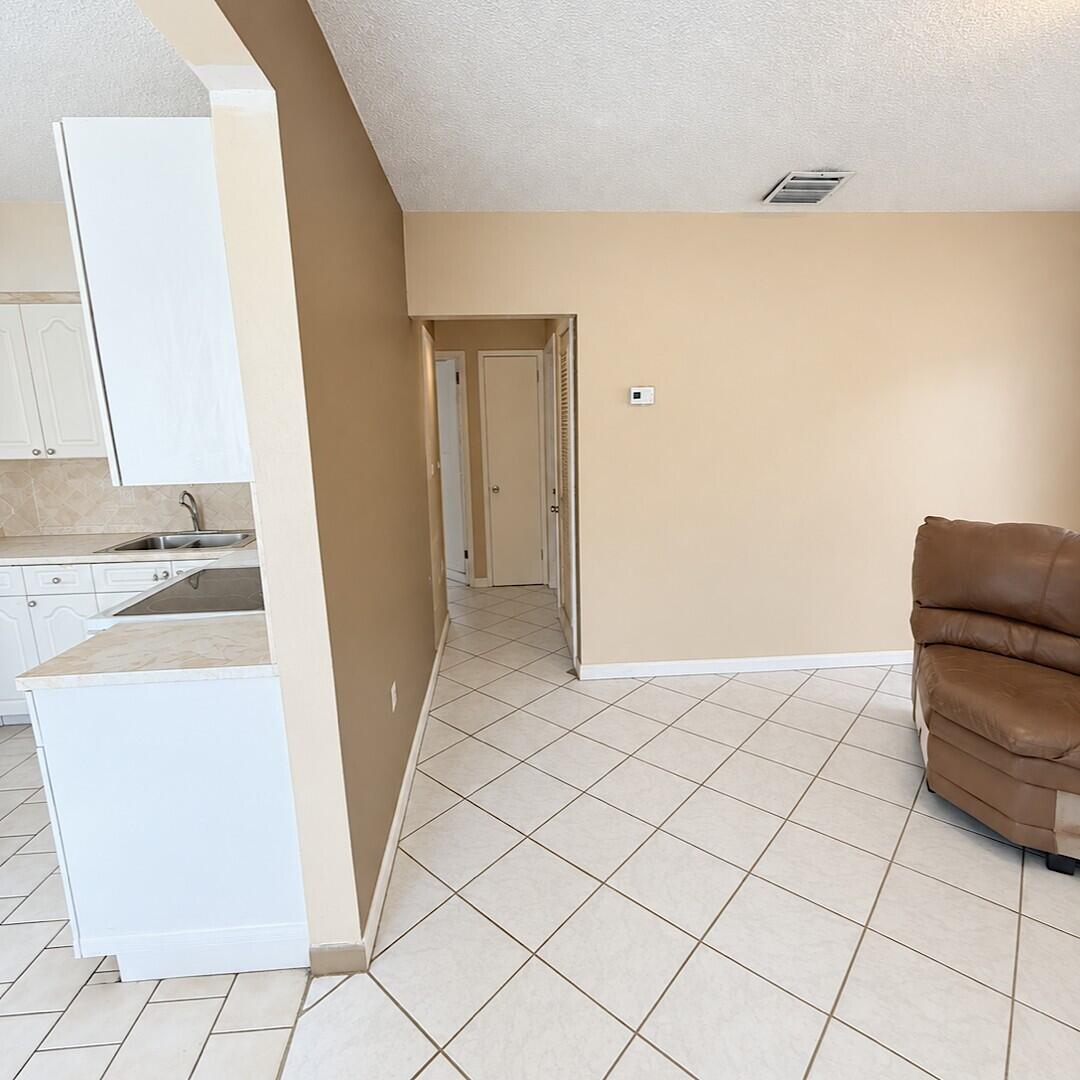 915 RUTLAND, Opa Locka FL 33054