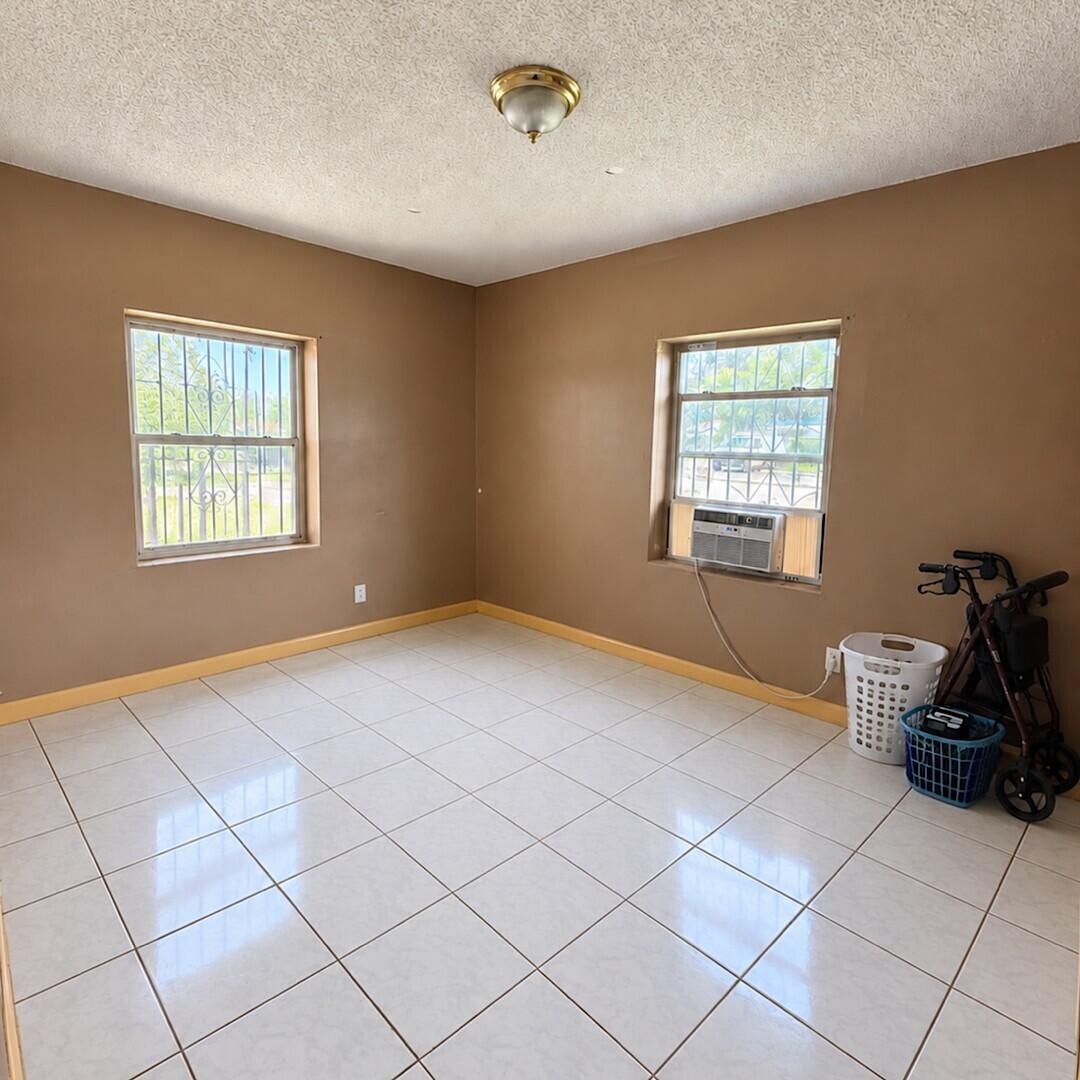 915 RUTLAND, Opa Locka FL 33054