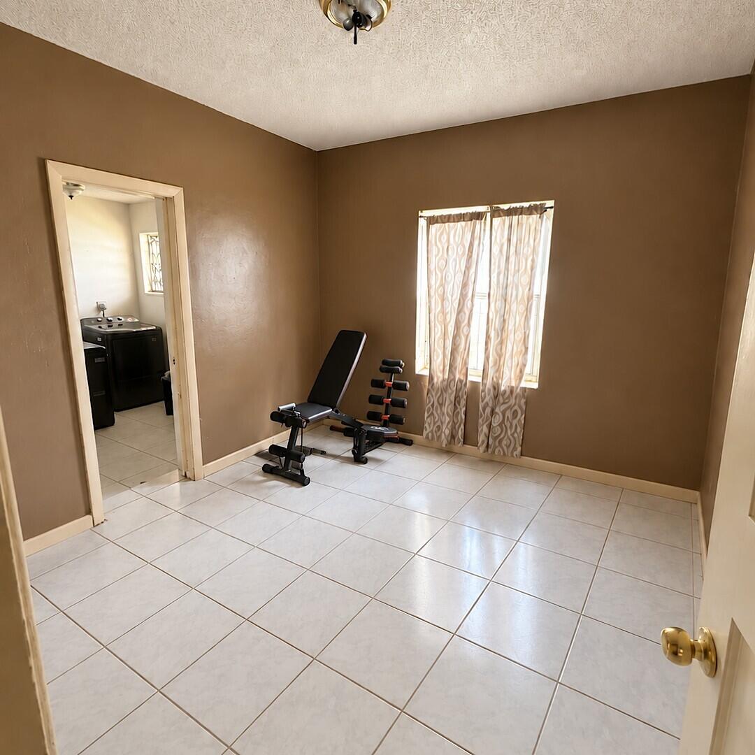 915 RUTLAND, Opa Locka FL 33054