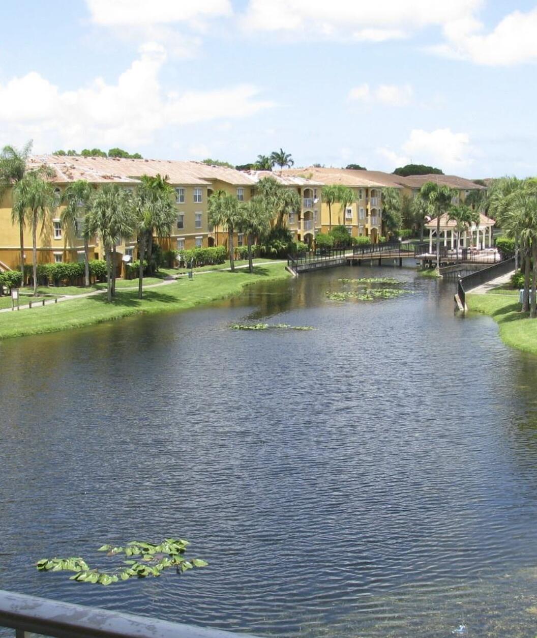 155 NW 96TH #Bldg 2 apt 302, Pembroke Pines FL 33024