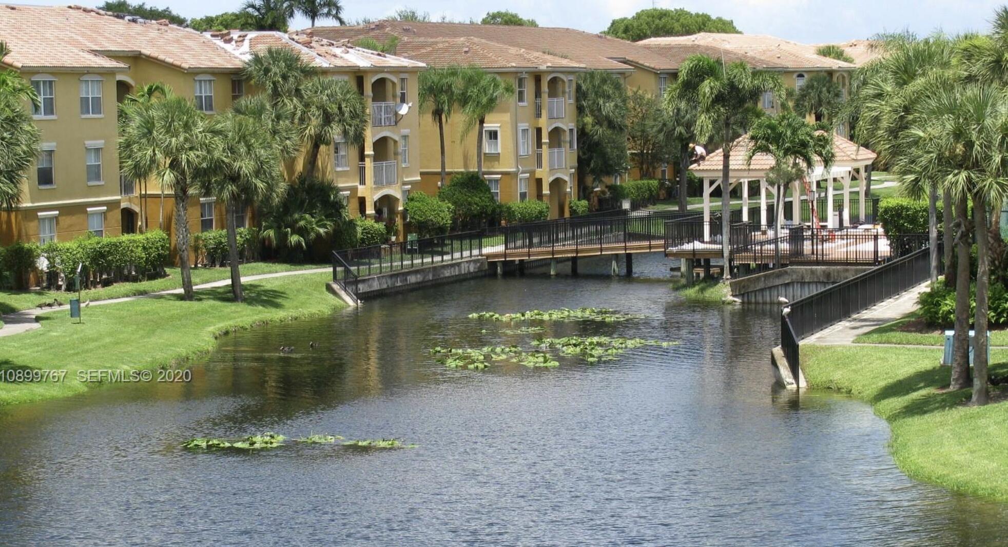 155 NW 96TH #Bldg 2 apt 302, Pembroke Pines FL 33024