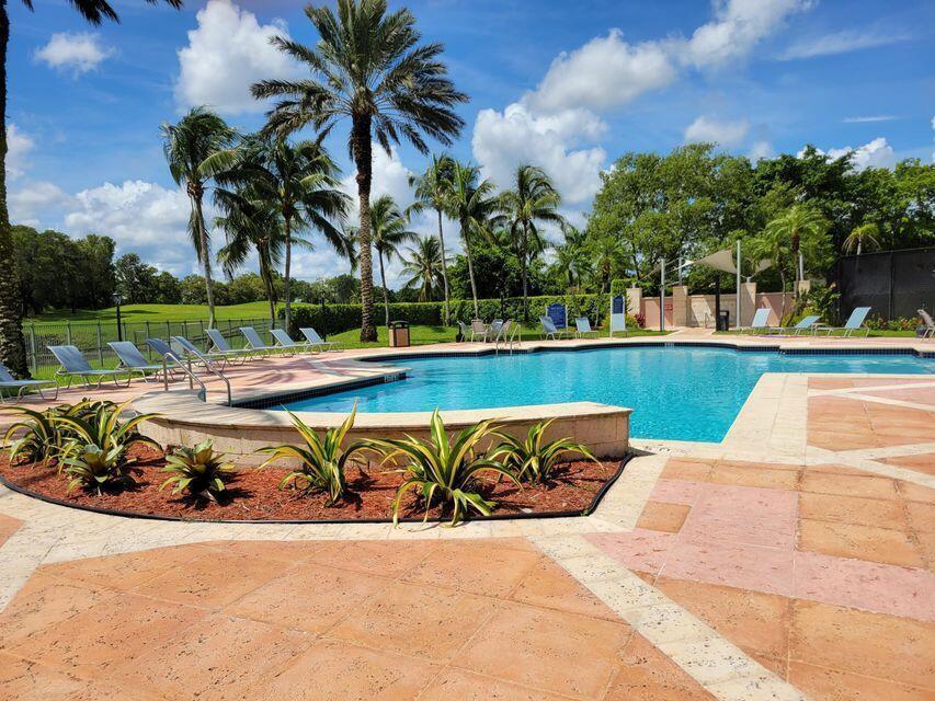 11720 SAINT ANDREWS #208, Wellington FL 33414