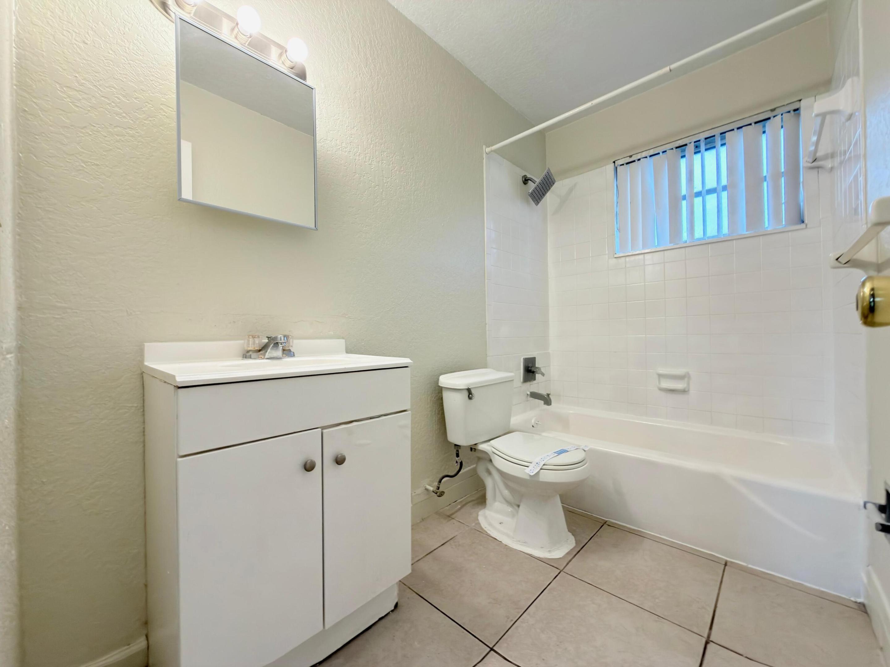 200 Croton #209, Lantana FL 33462