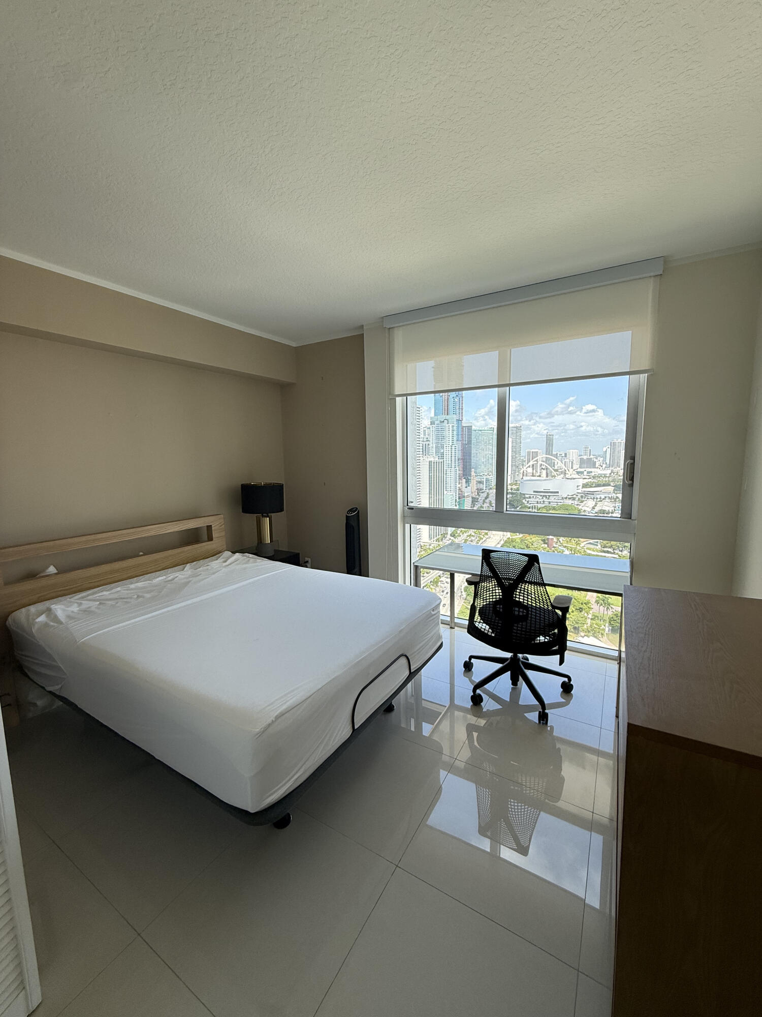 325 S BISCAYNE #3926-B, Miami FL 33131