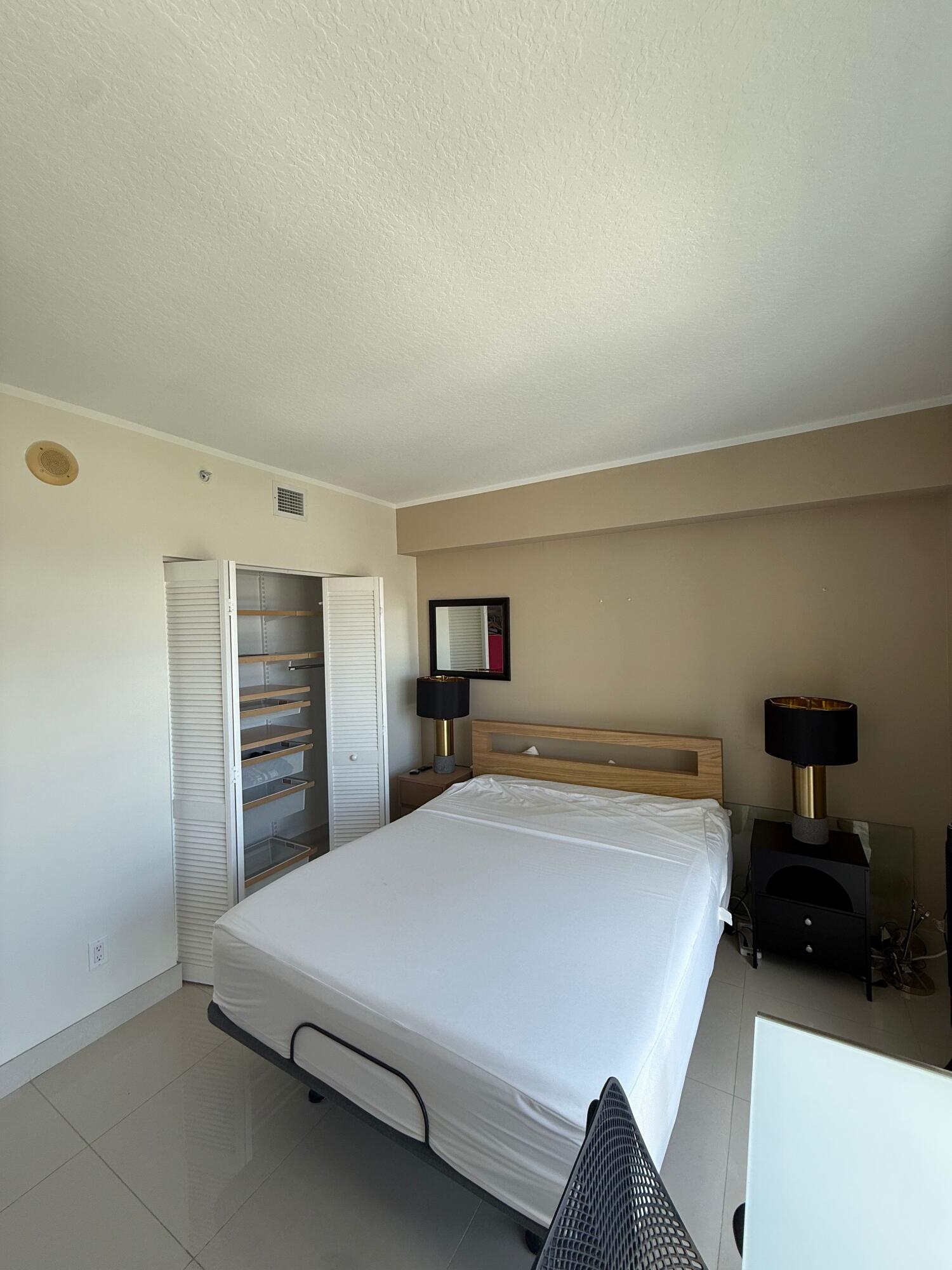 325 S BISCAYNE #3926-B, Miami FL 33131
