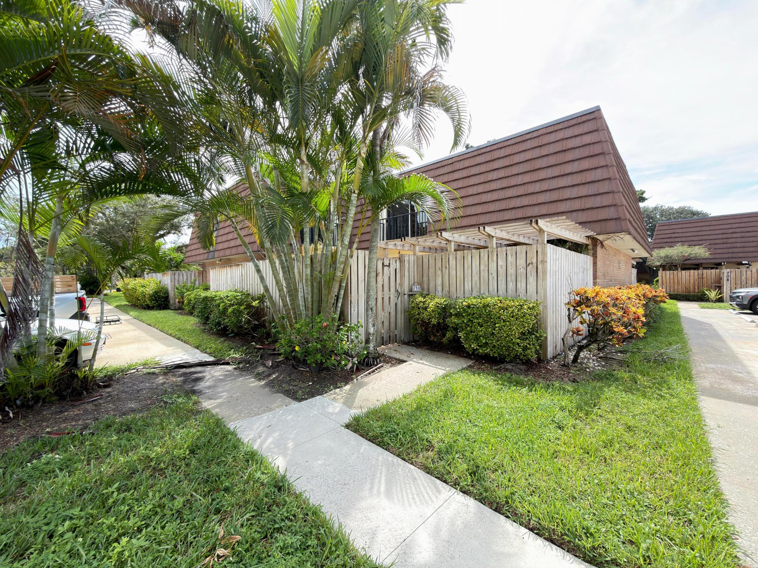 710 7th, Palm Beach Gardens FL 33418
