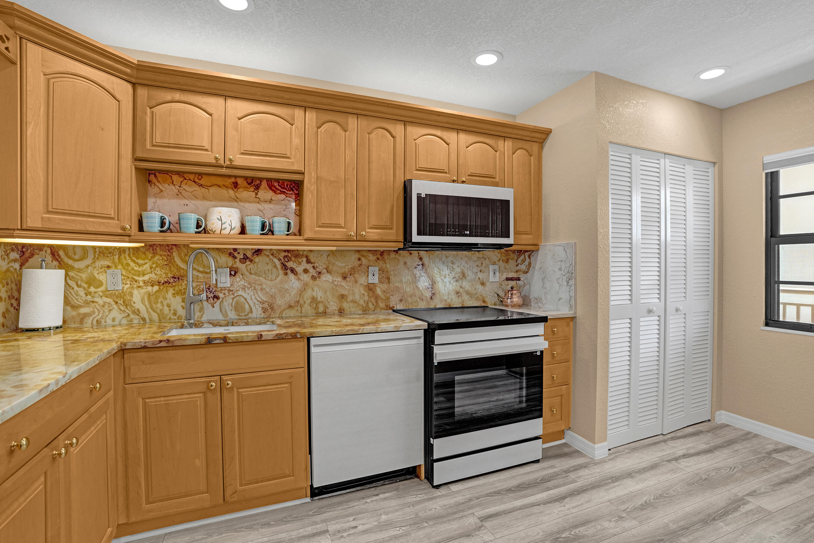 3100 NE 48TH #609, Fort Lauderdale FL 33308