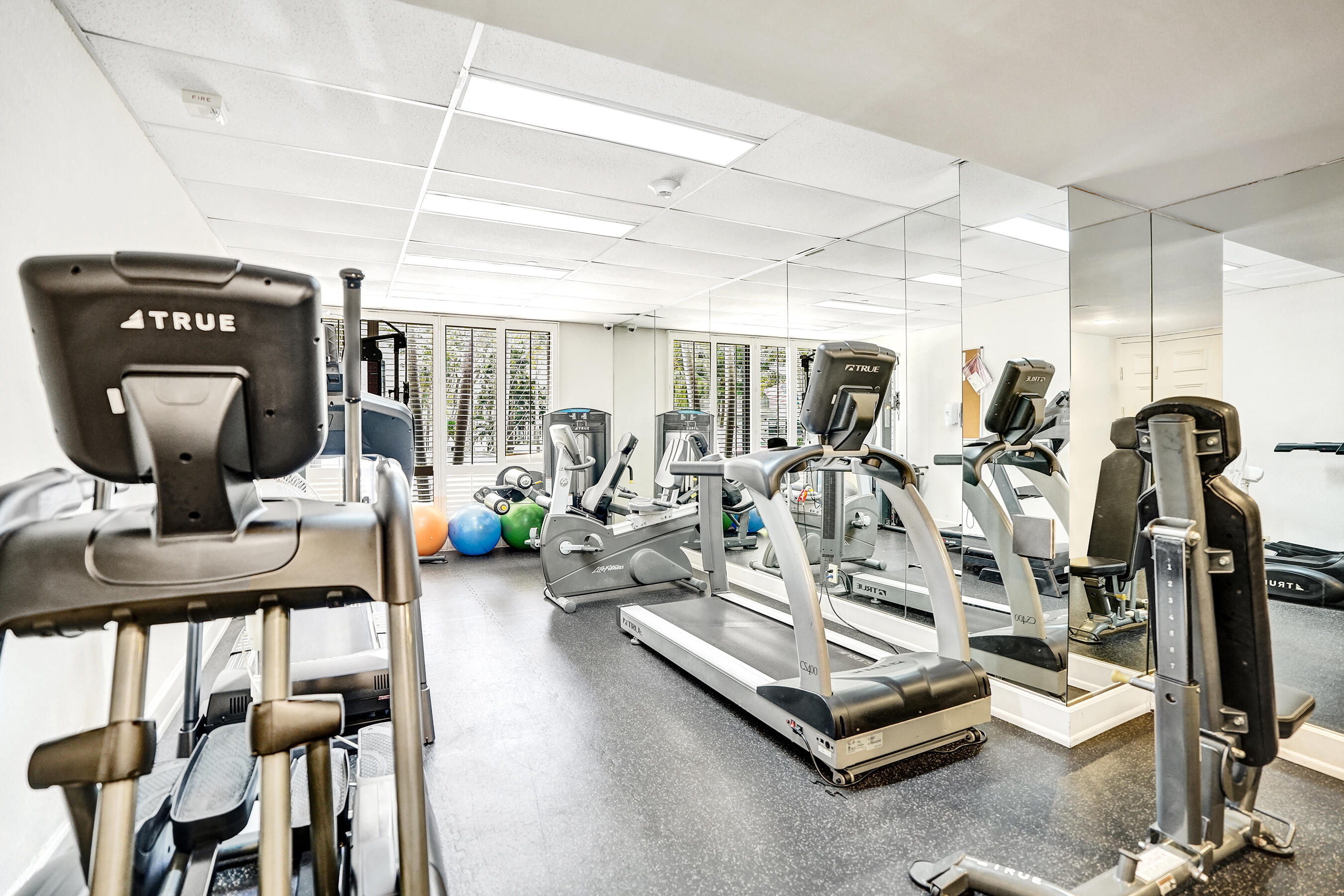 3100 NE 48TH #609, Fort Lauderdale FL 33308