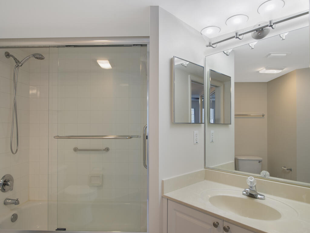 500 CRESTWOOD #506, Royal Palm Beach FL 33411
