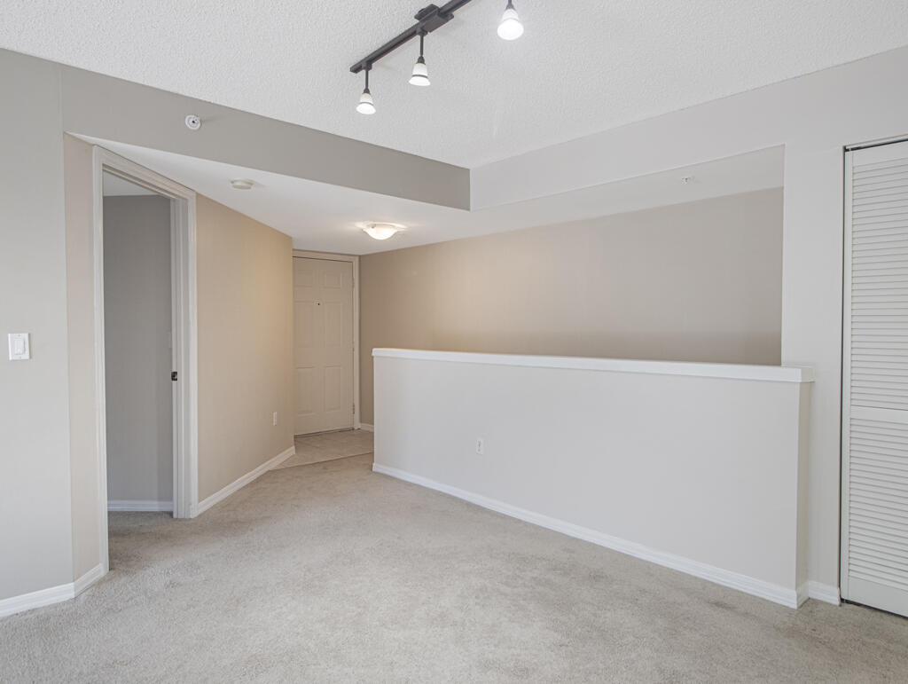 500 CRESTWOOD #506, Royal Palm Beach FL 33411