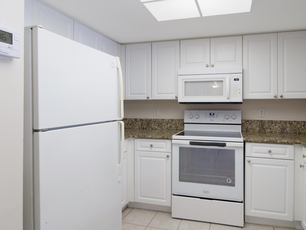 500 CRESTWOOD #506, Royal Palm Beach FL 33411