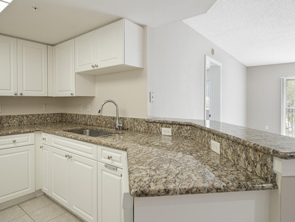 500 CRESTWOOD #506, Royal Palm Beach FL 33411