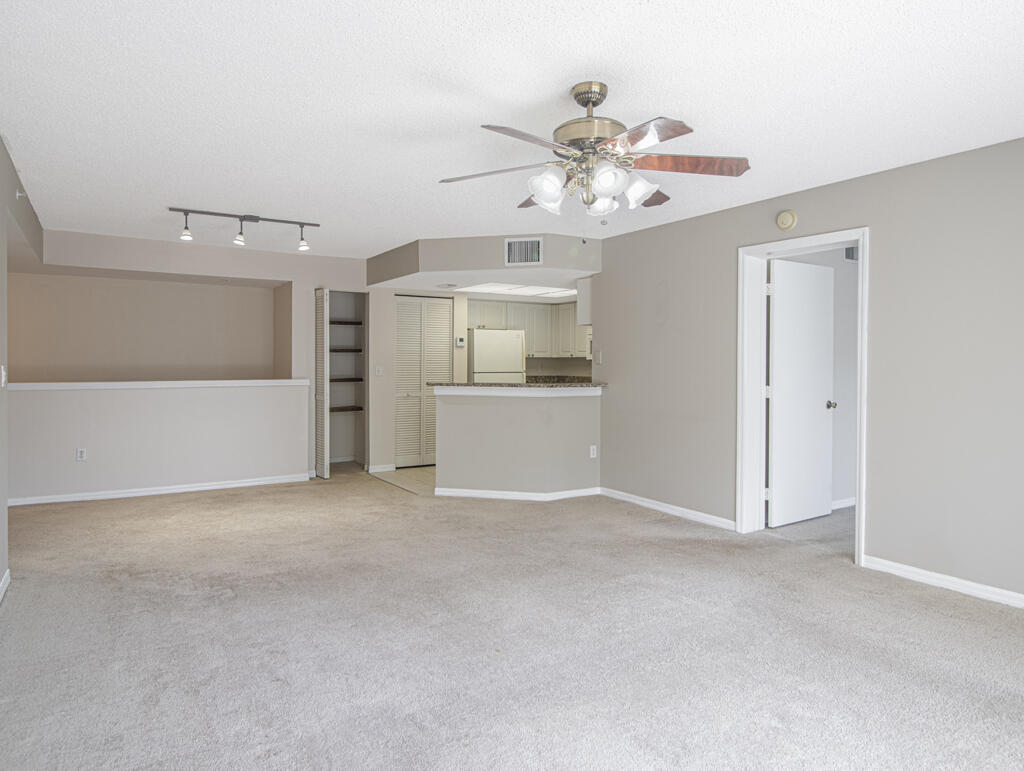 500 CRESTWOOD #506, Royal Palm Beach FL 33411