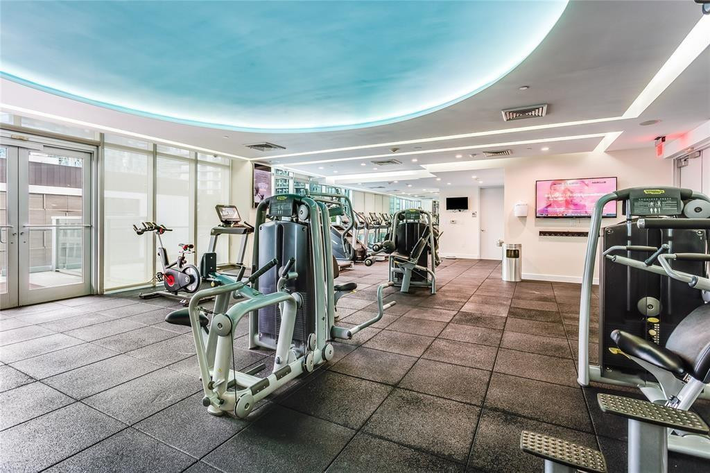 55 SE 6TH #4300, Miami FL 33131