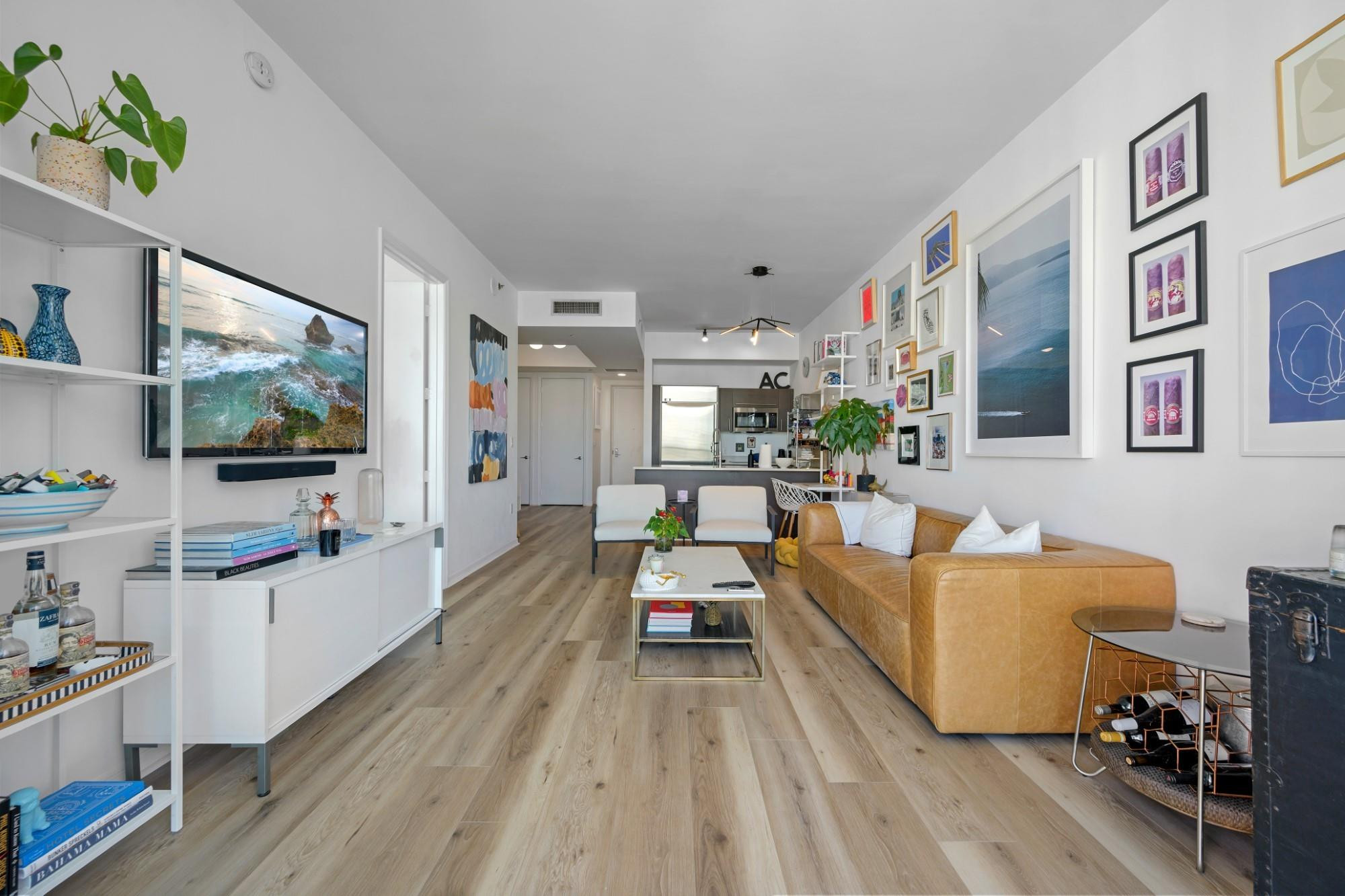 55 SE 6TH #4300, Miami FL 33131