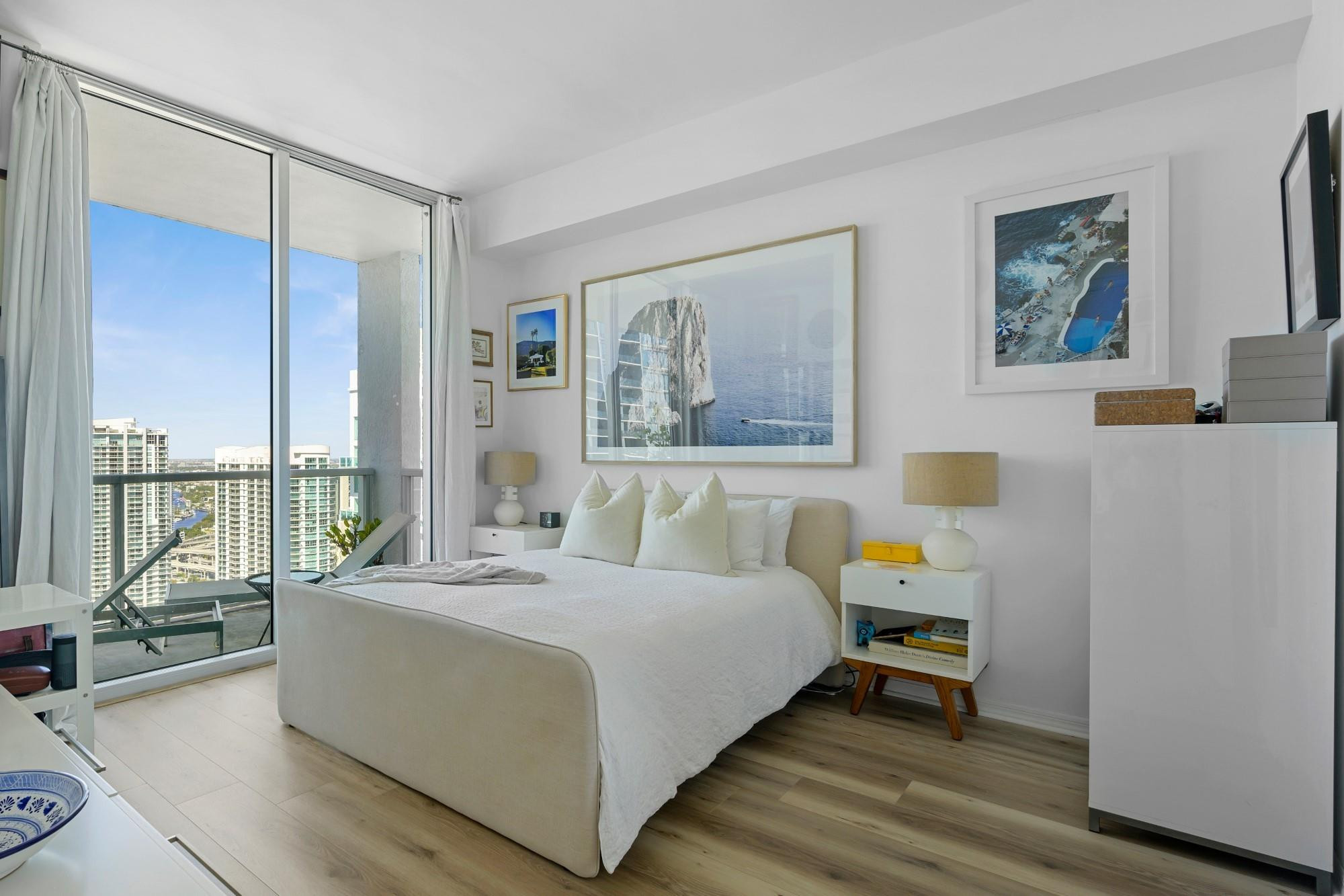 55 SE 6TH #4300, Miami FL 33131