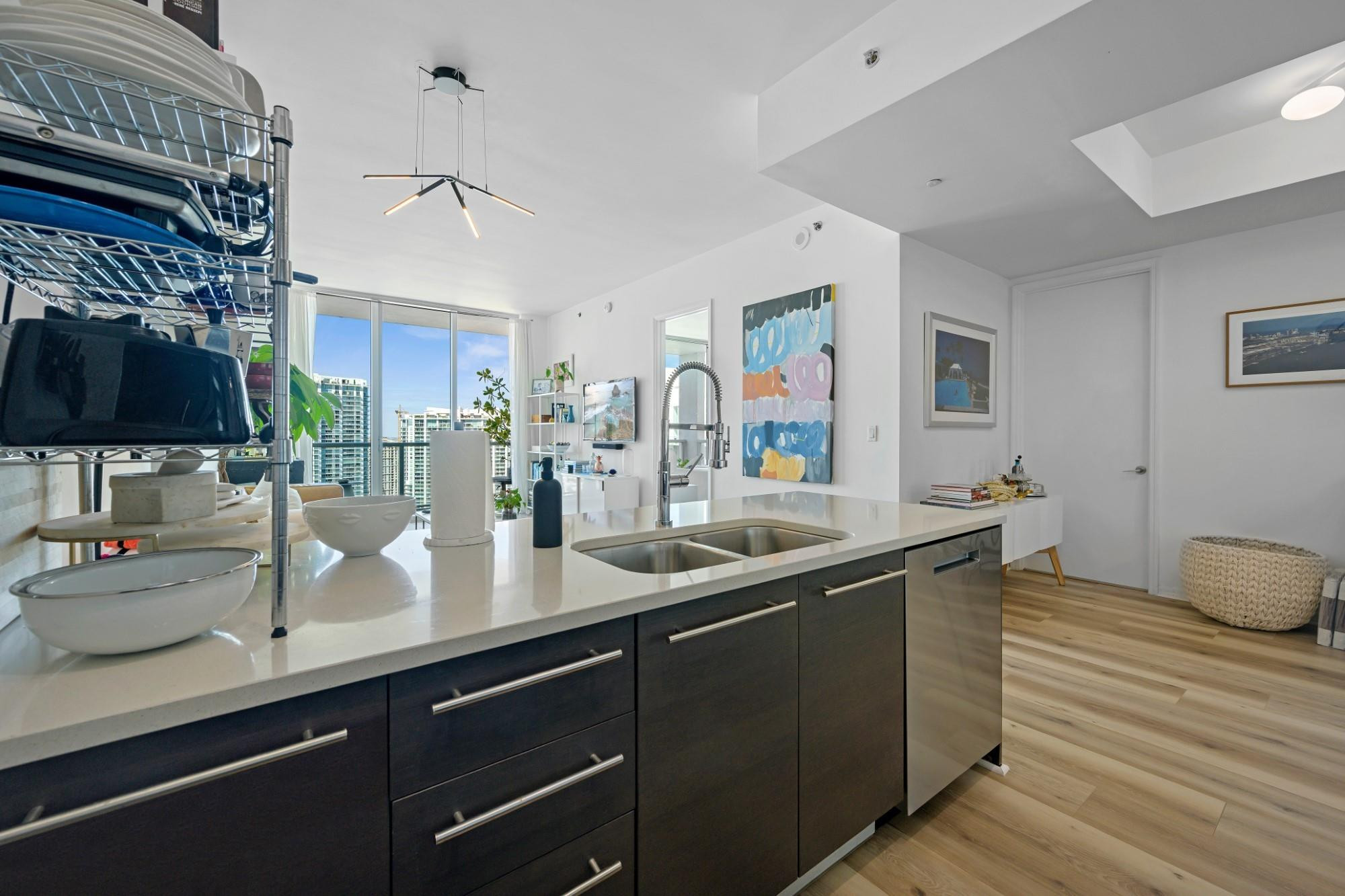 55 SE 6TH #4300, Miami FL 33131