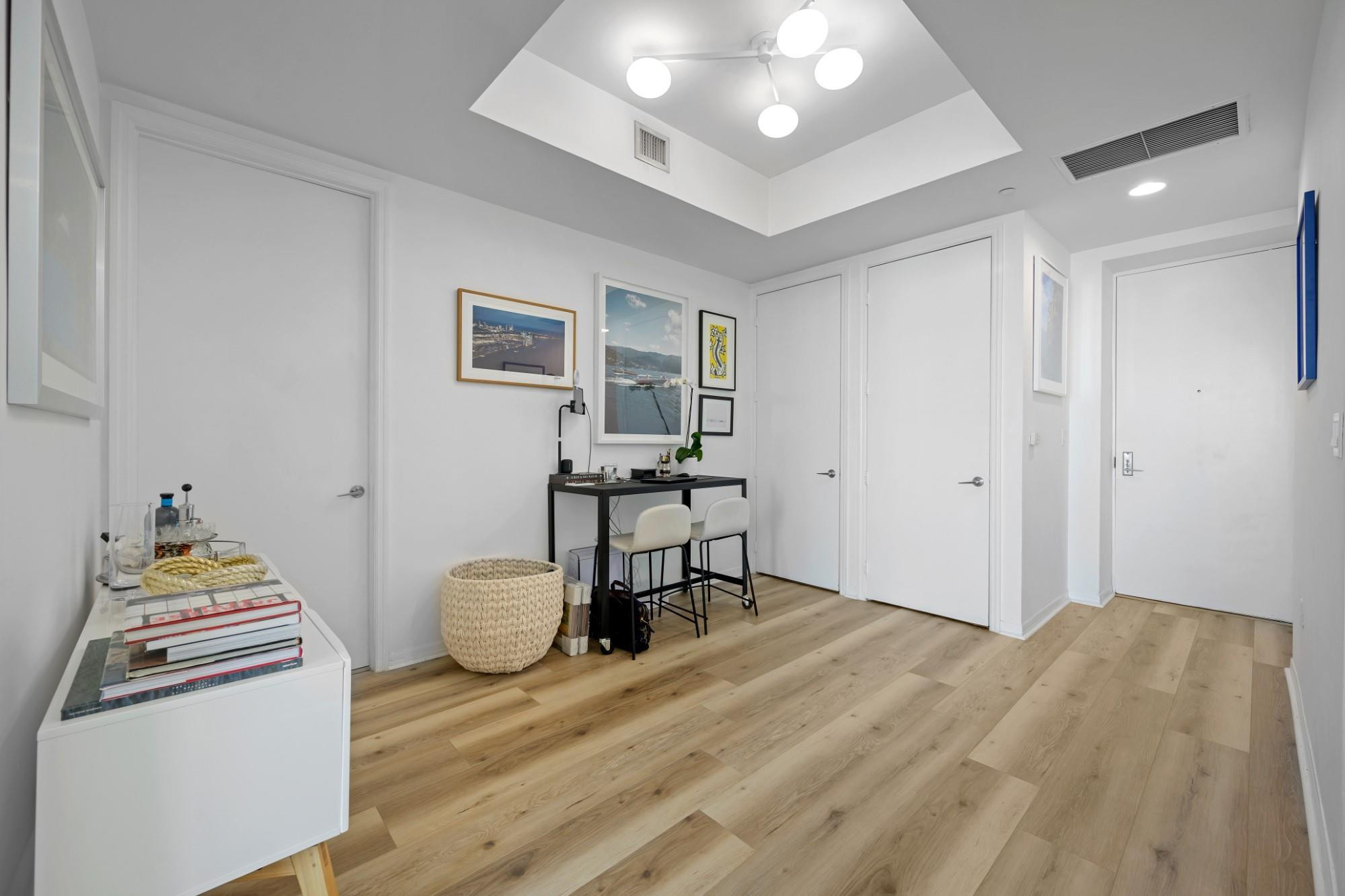 55 SE 6TH #4300, Miami FL 33131