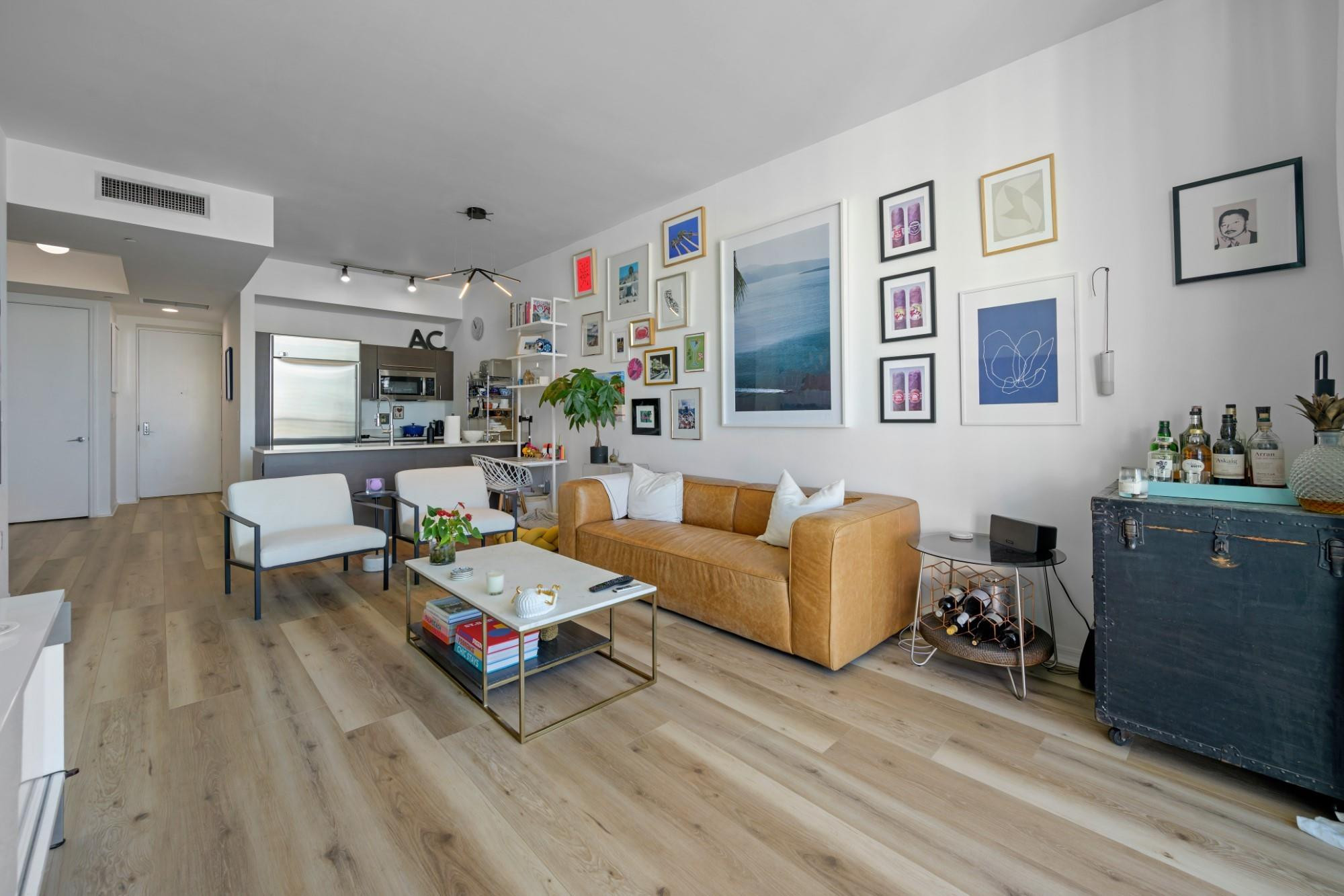 55 SE 6TH #4300, Miami FL 33131