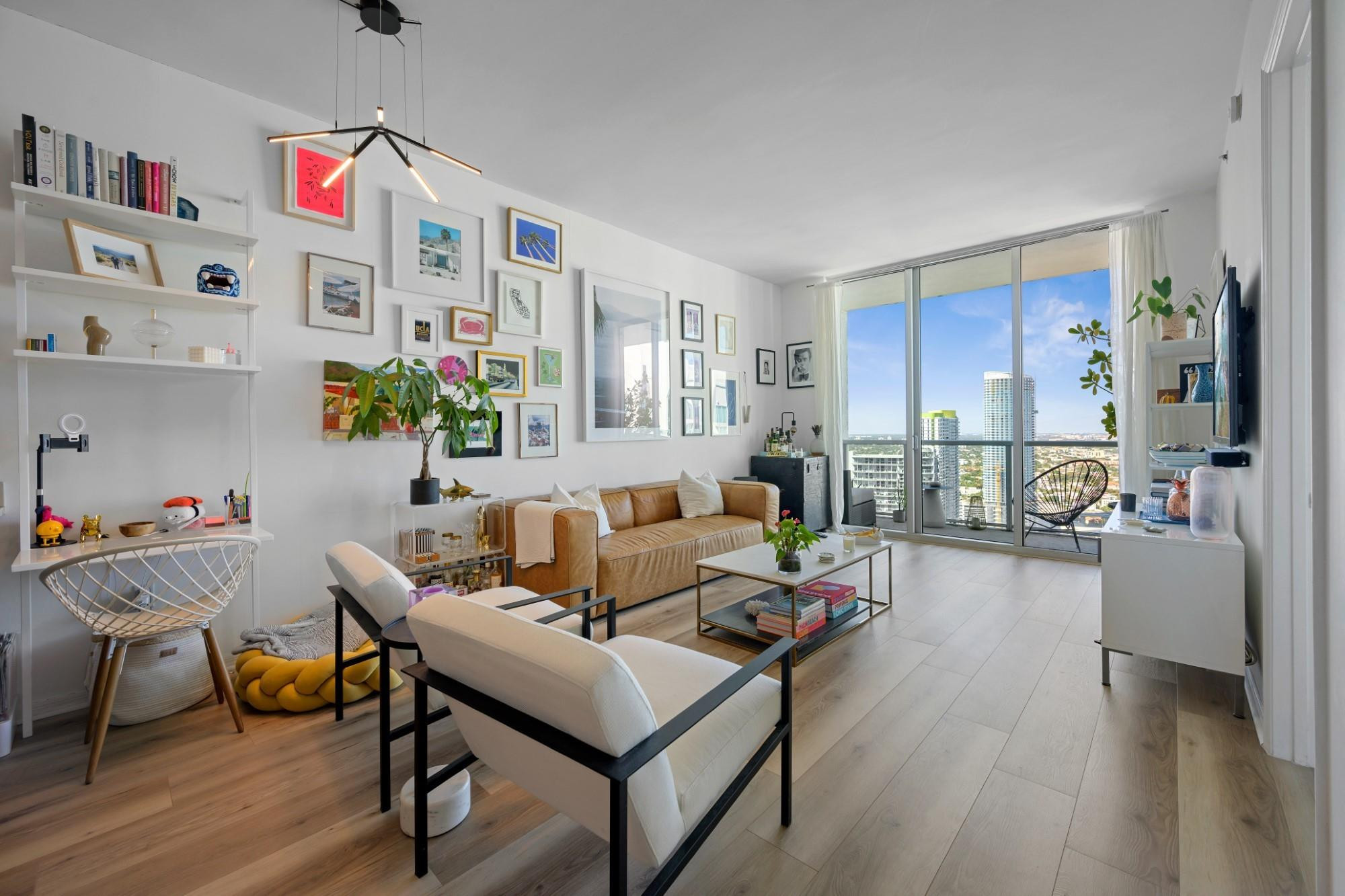 55 SE 6TH #4300, Miami FL 33131