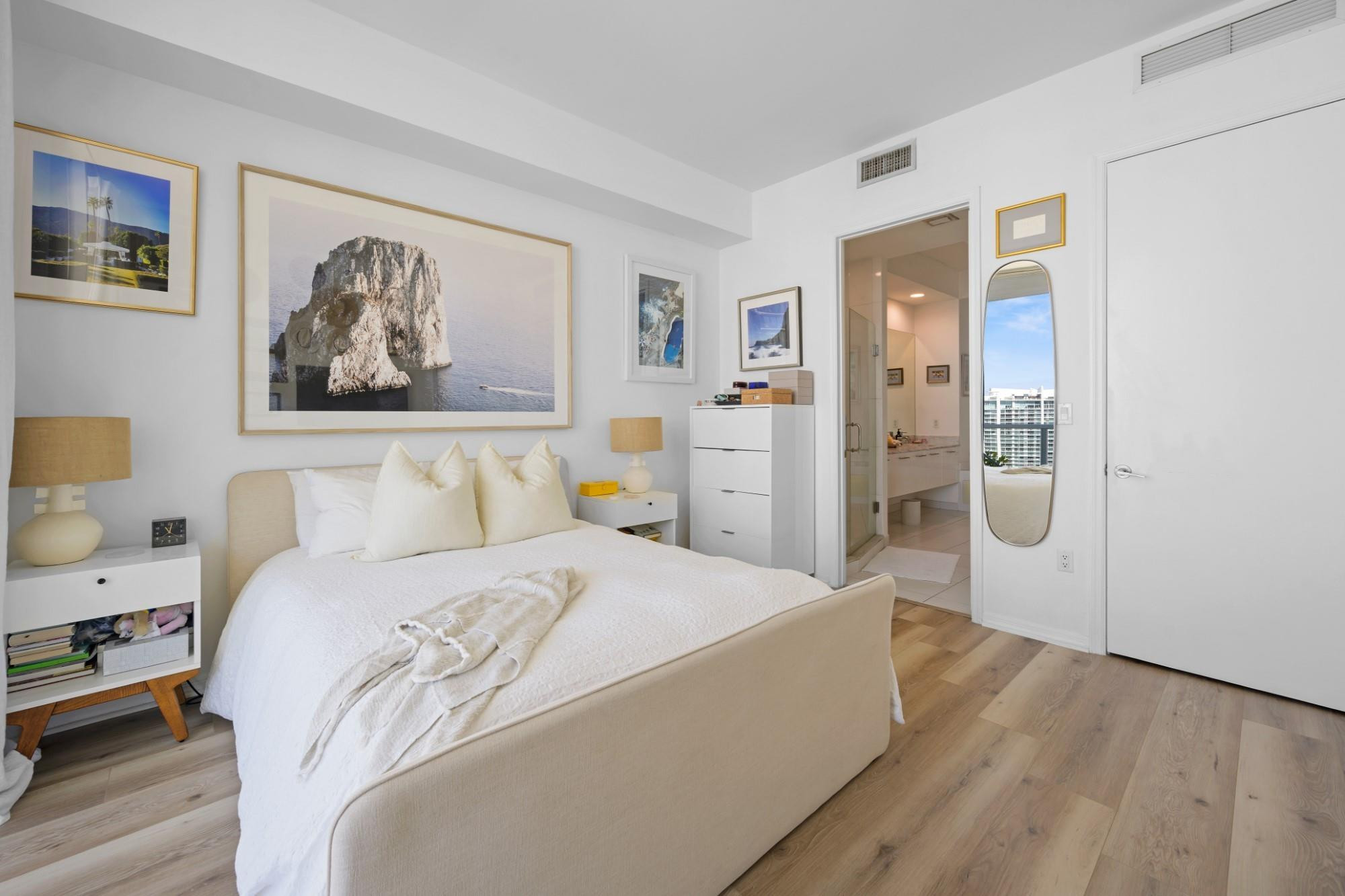 55 SE 6TH #4300, Miami FL 33131