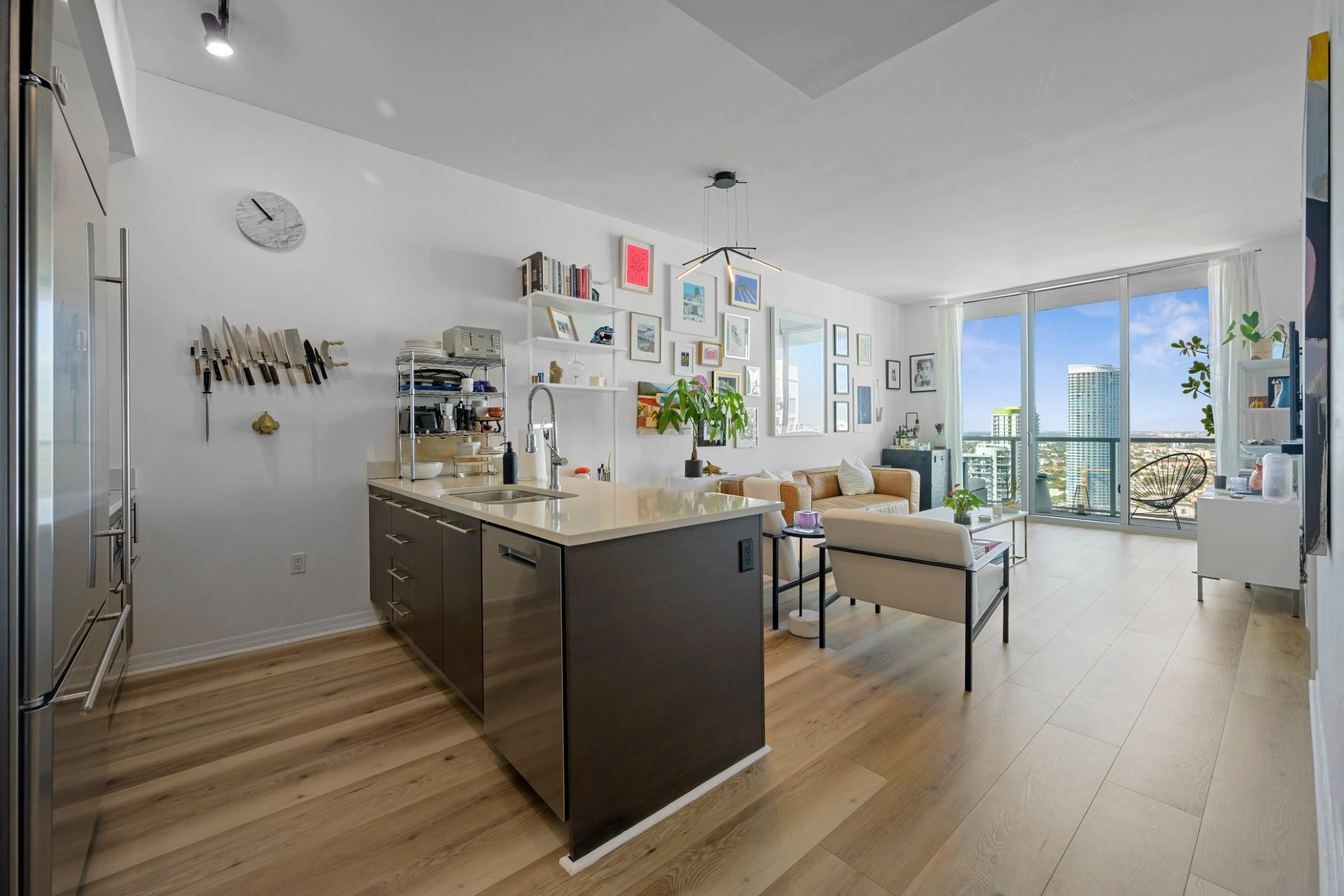 55 SE 6TH #4300, Miami FL 33131