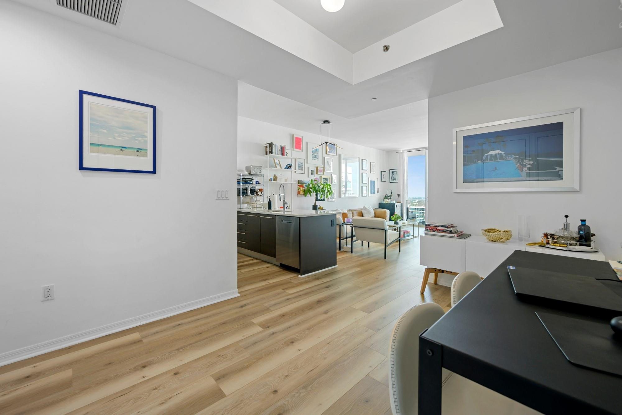 55 SE 6TH #4300, Miami FL 33131