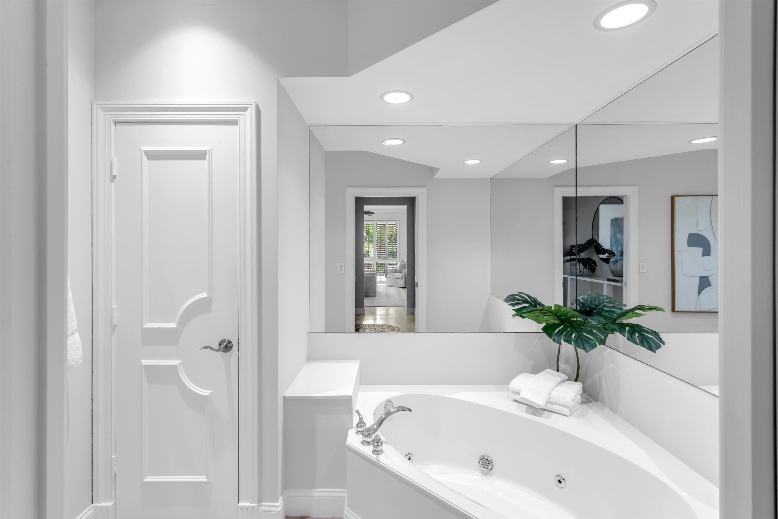 5833 N OCEAN #D2, Ocean Ridge FL 33435