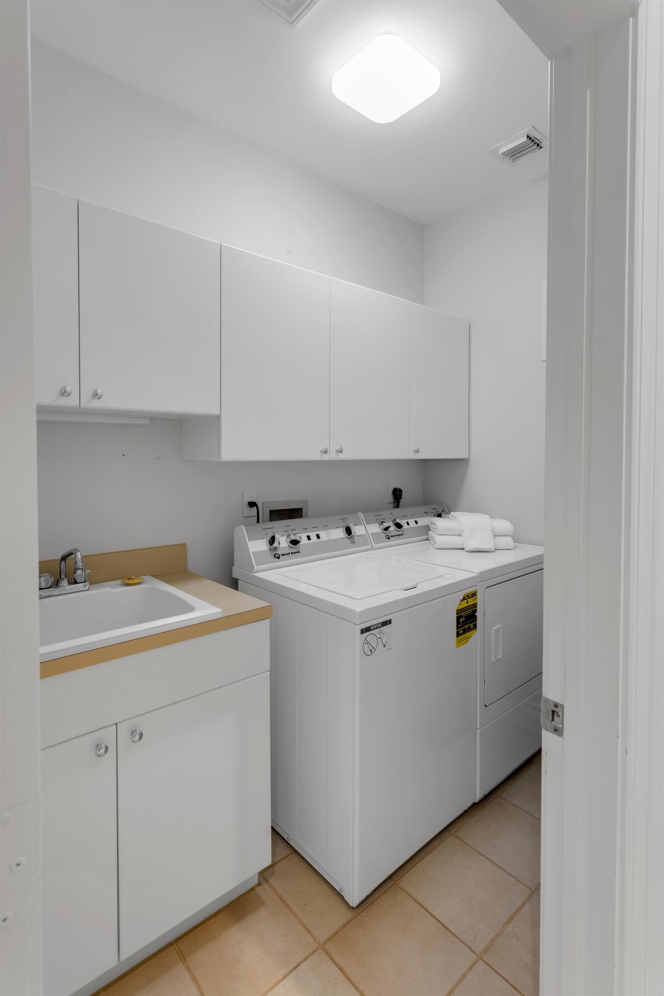 5833 N OCEAN #D2, Ocean Ridge FL 33435