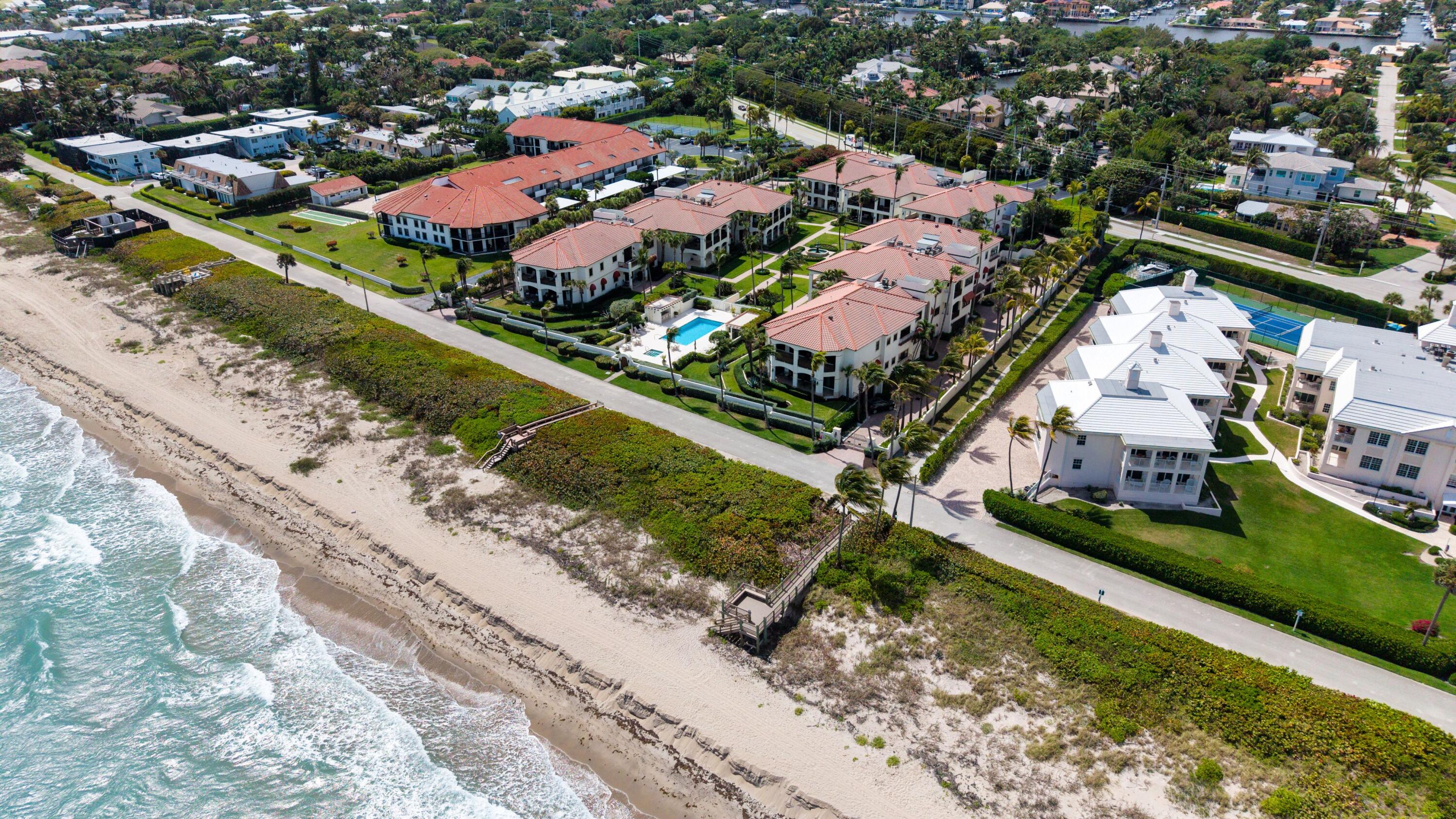 5833 N OCEAN #D2, Ocean Ridge FL 33435
