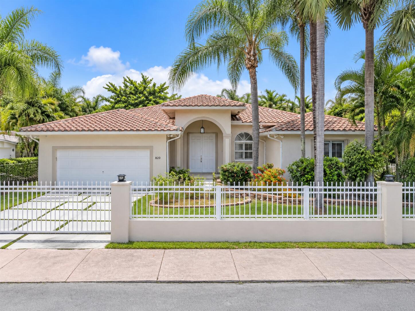 820 TANGIER, Coral Gables FL 33134