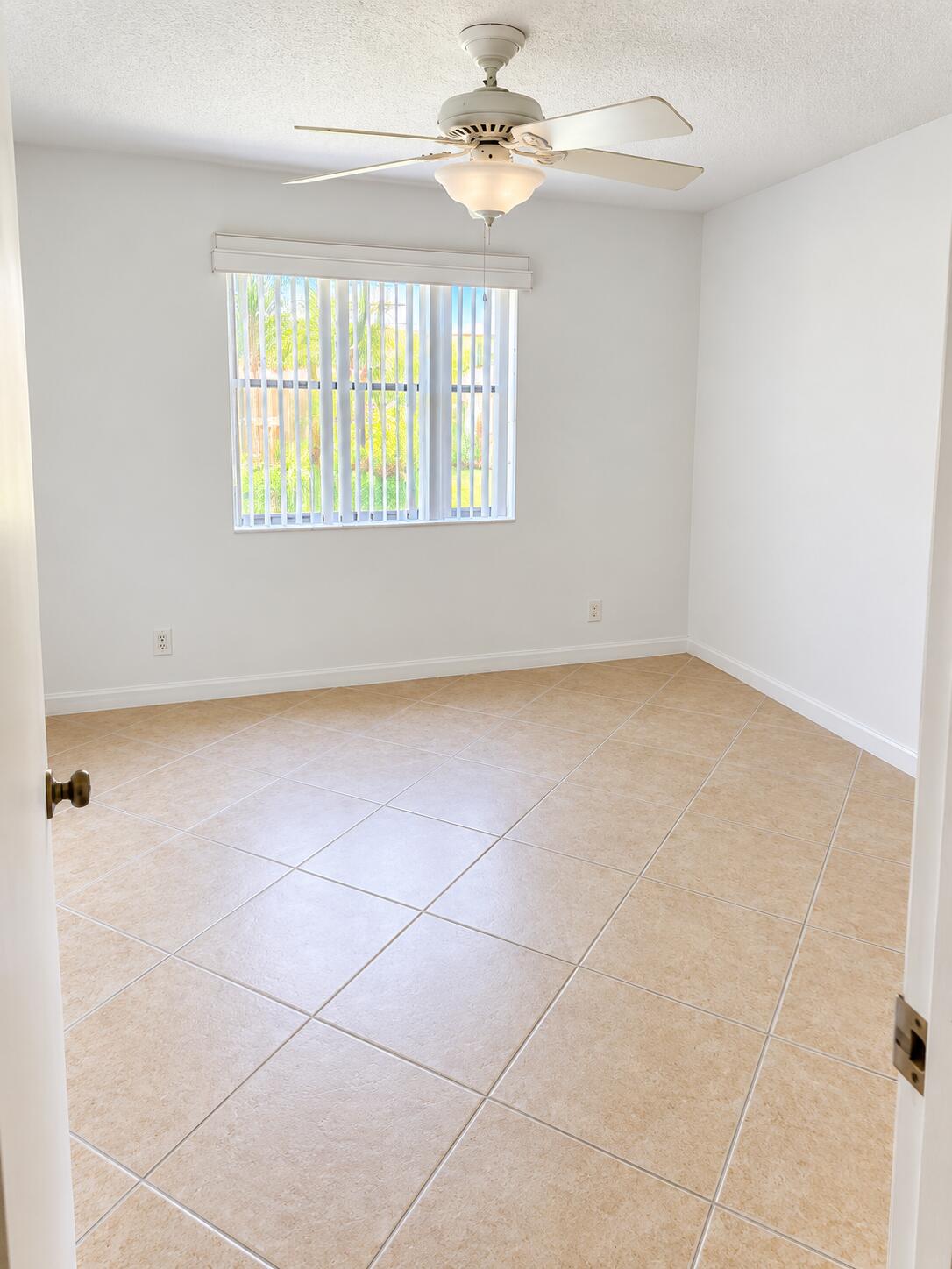 283 Springdale #28C, Palm Springs FL 33461