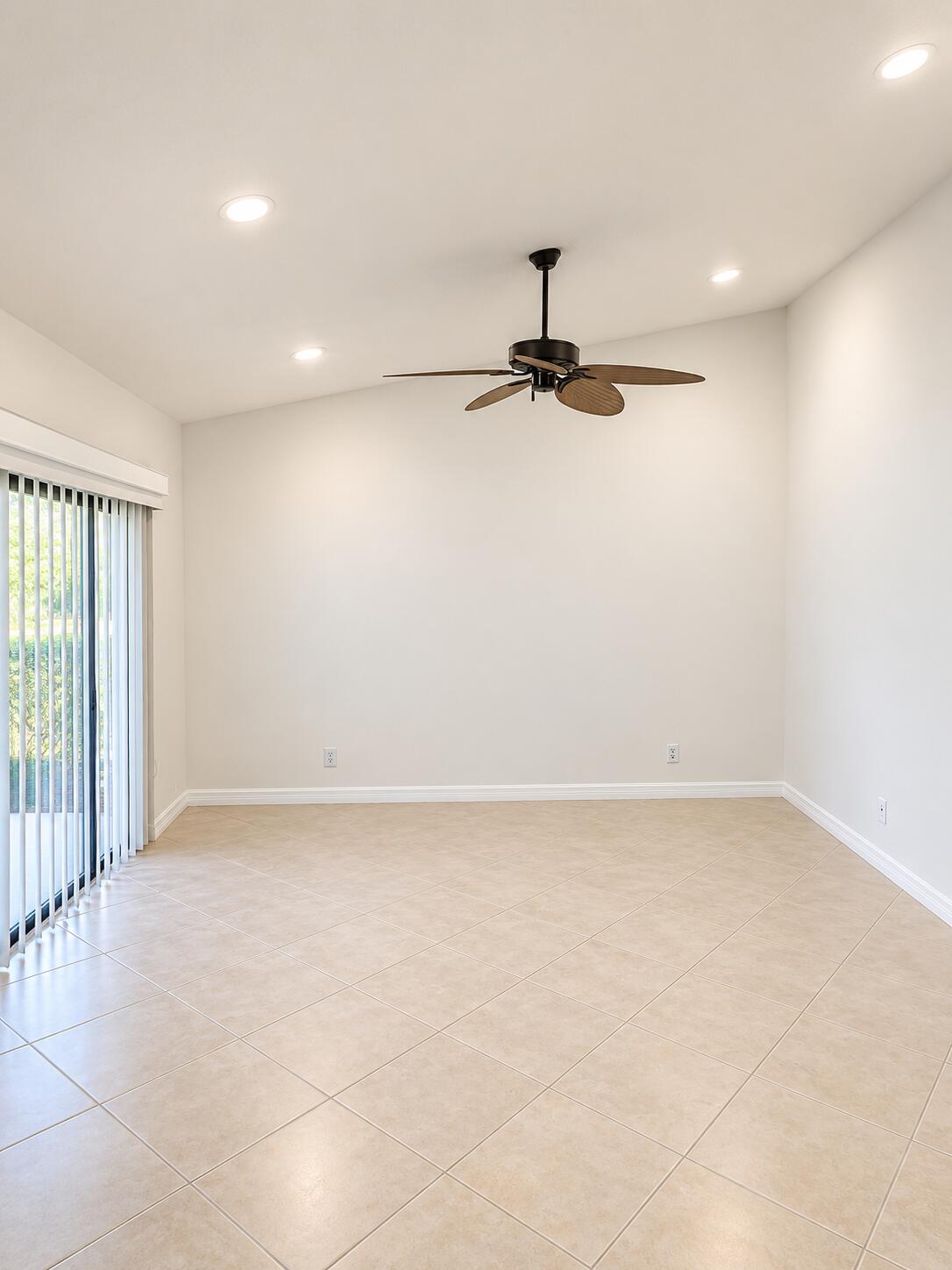 283 Springdale #28C, Palm Springs FL 33461