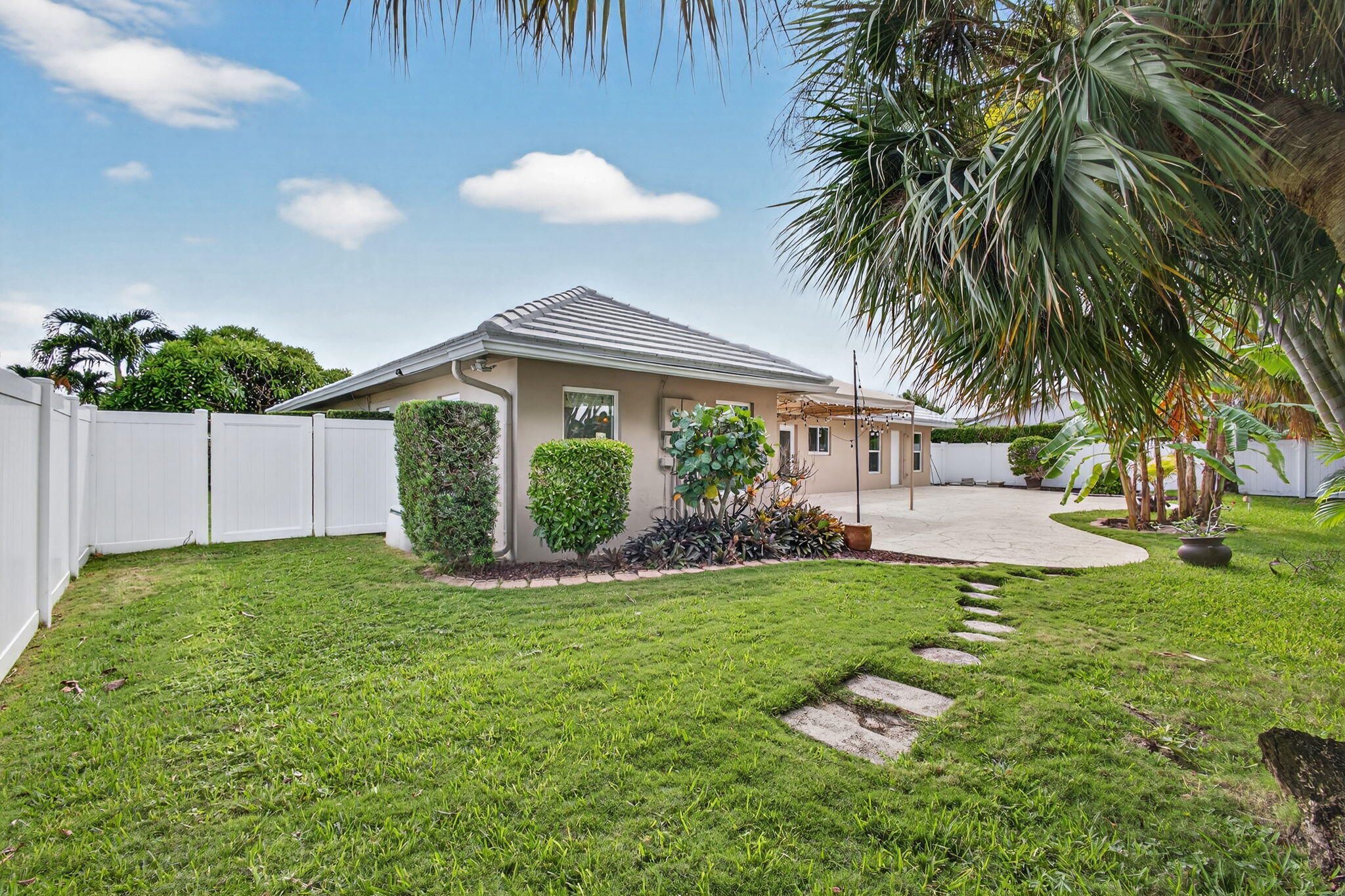 1206 DOLPHIN, Singer Island FL 33404