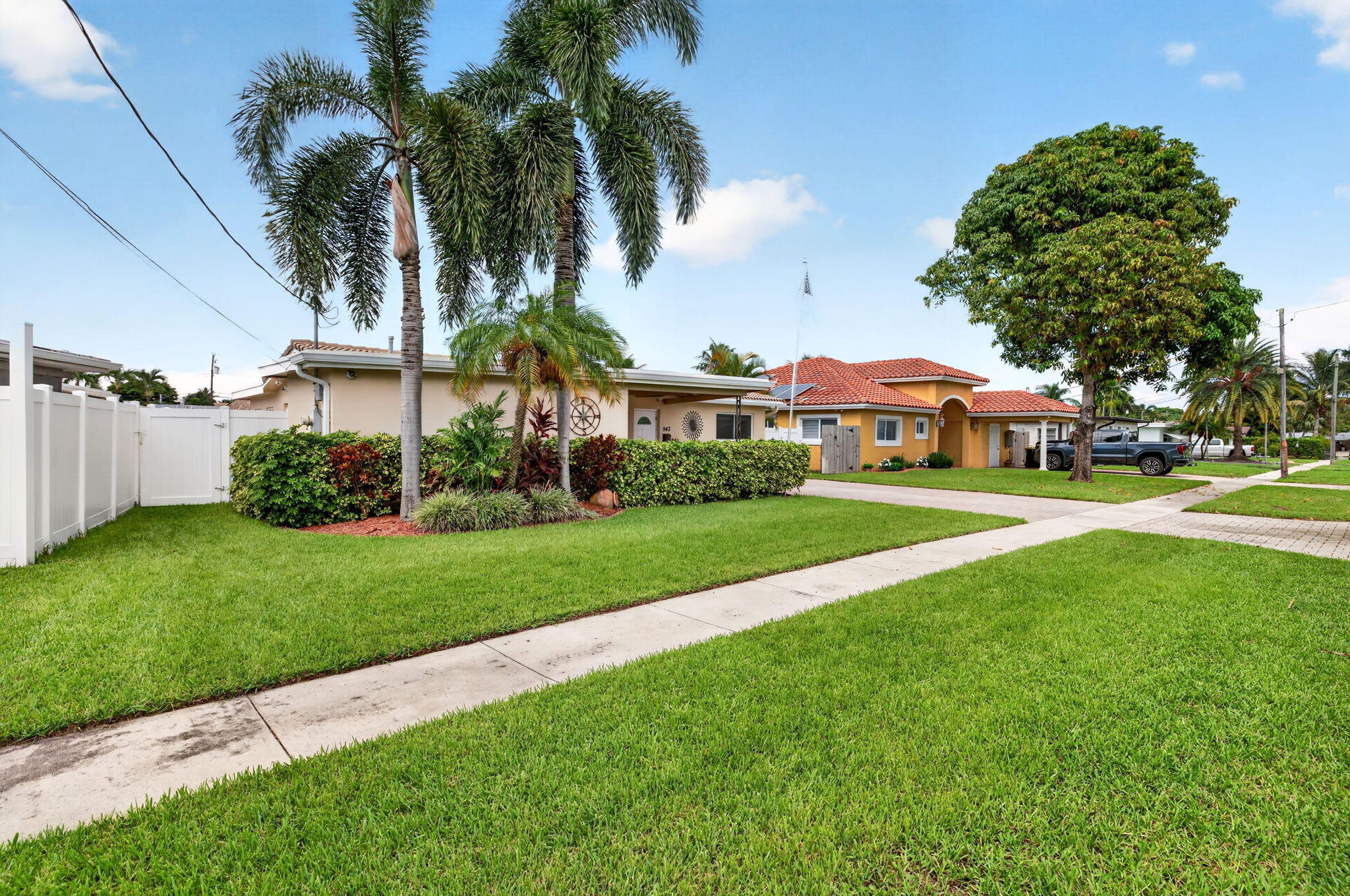 943 NAUTILUS, Dania Beach FL 33004
