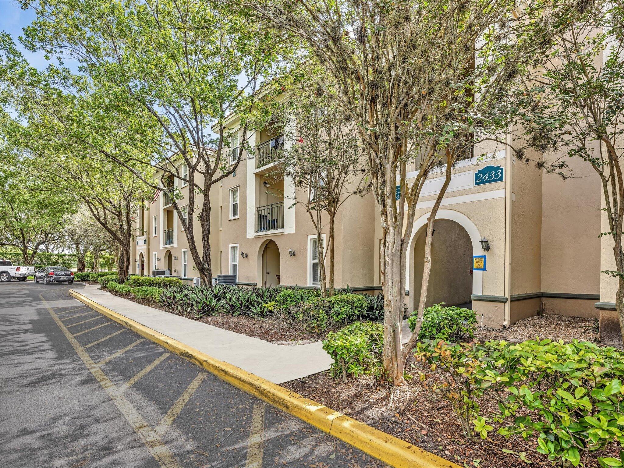 2433 Centergate #306, Miramar FL 33025