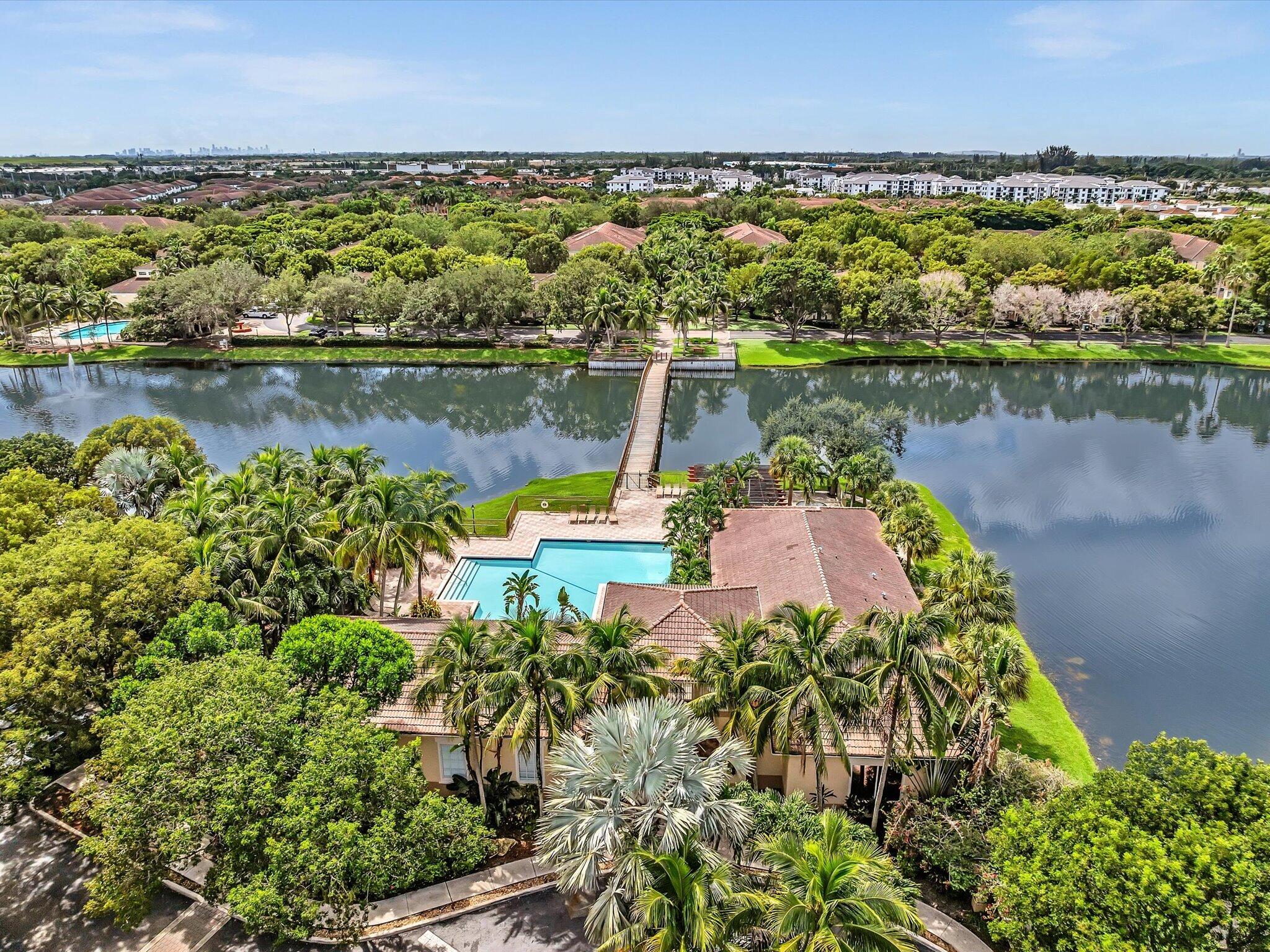 2433 Centergate #306, Miramar FL 33025