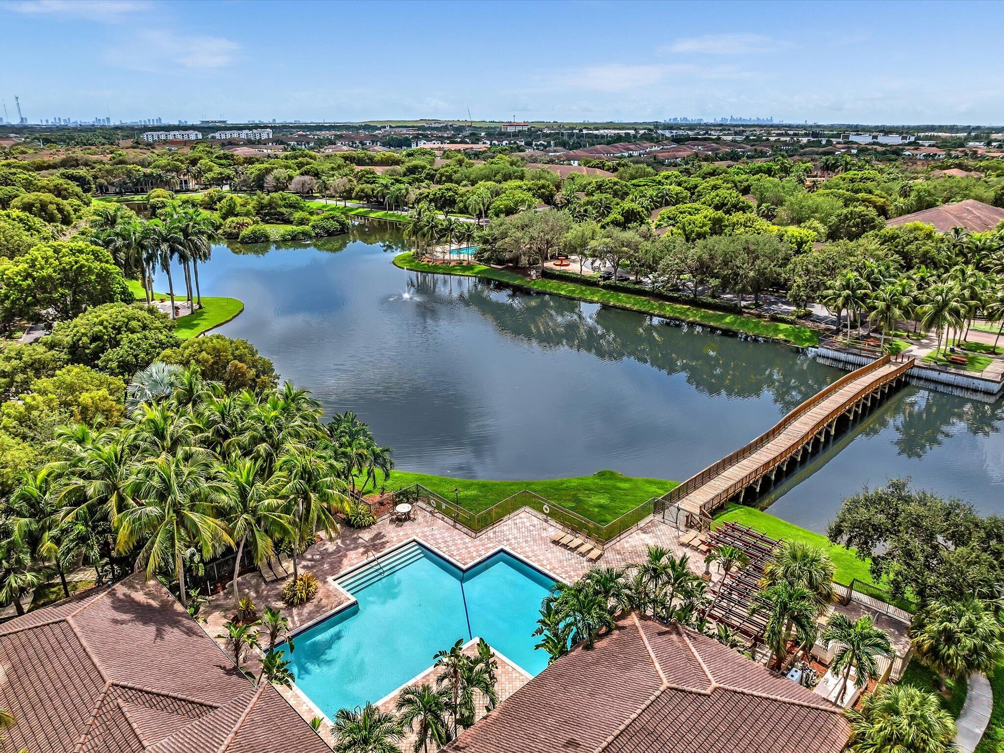 2433 Centergate #306, Miramar FL 33025