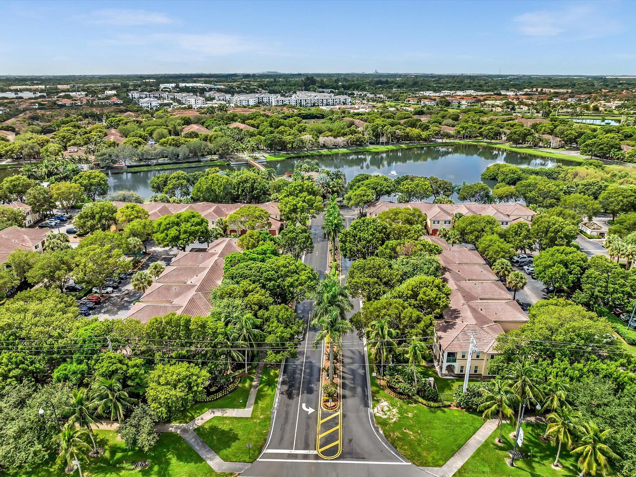2433 Centergate #306, Miramar FL 33025