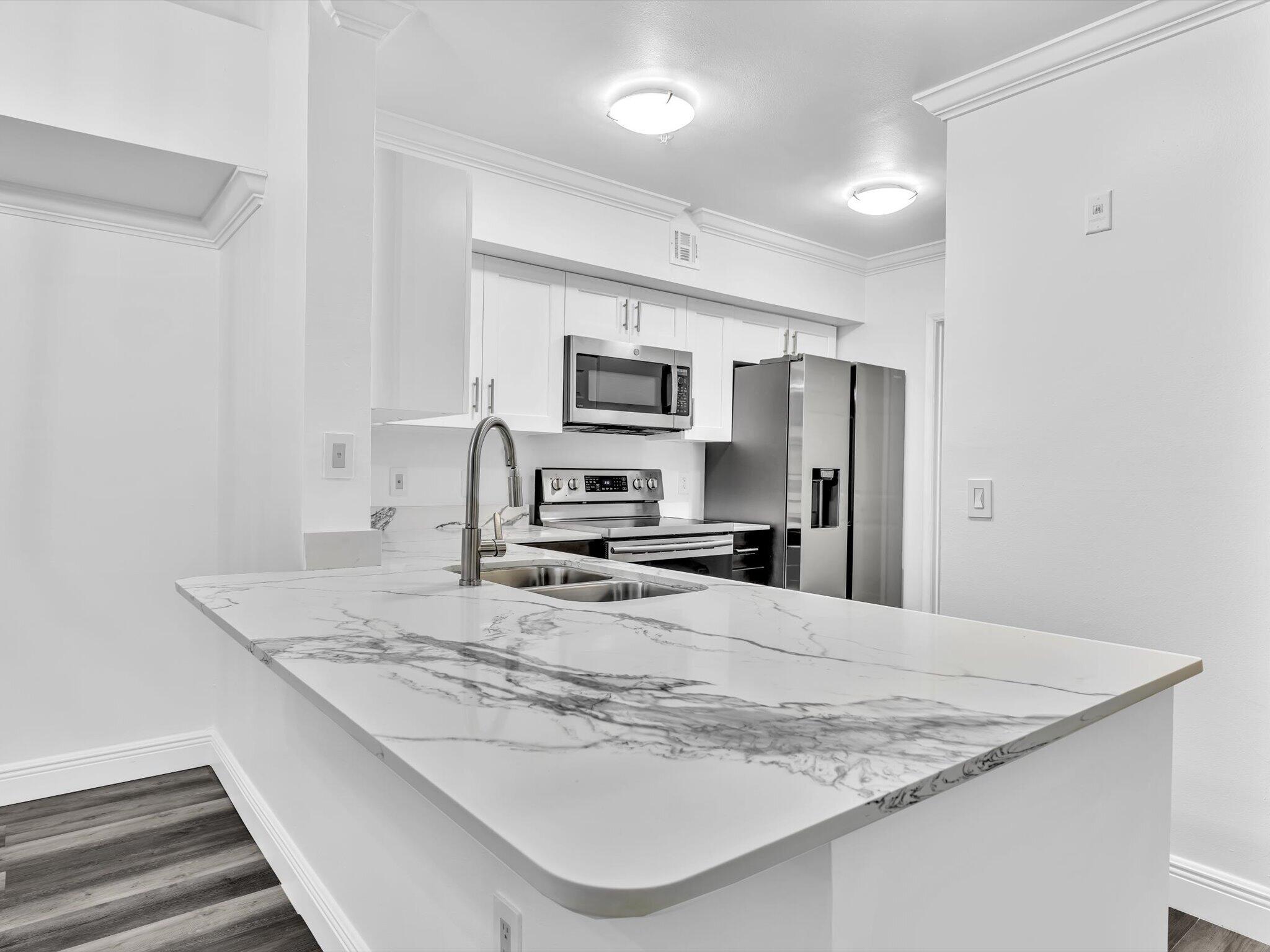 2433 Centergate #306, Miramar FL 33025