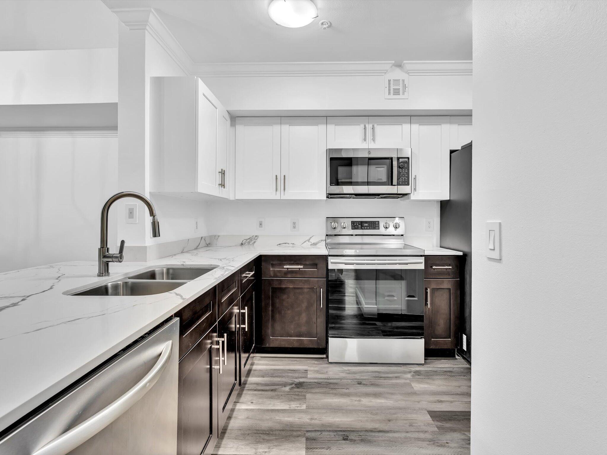 2433 Centergate #306, Miramar FL 33025