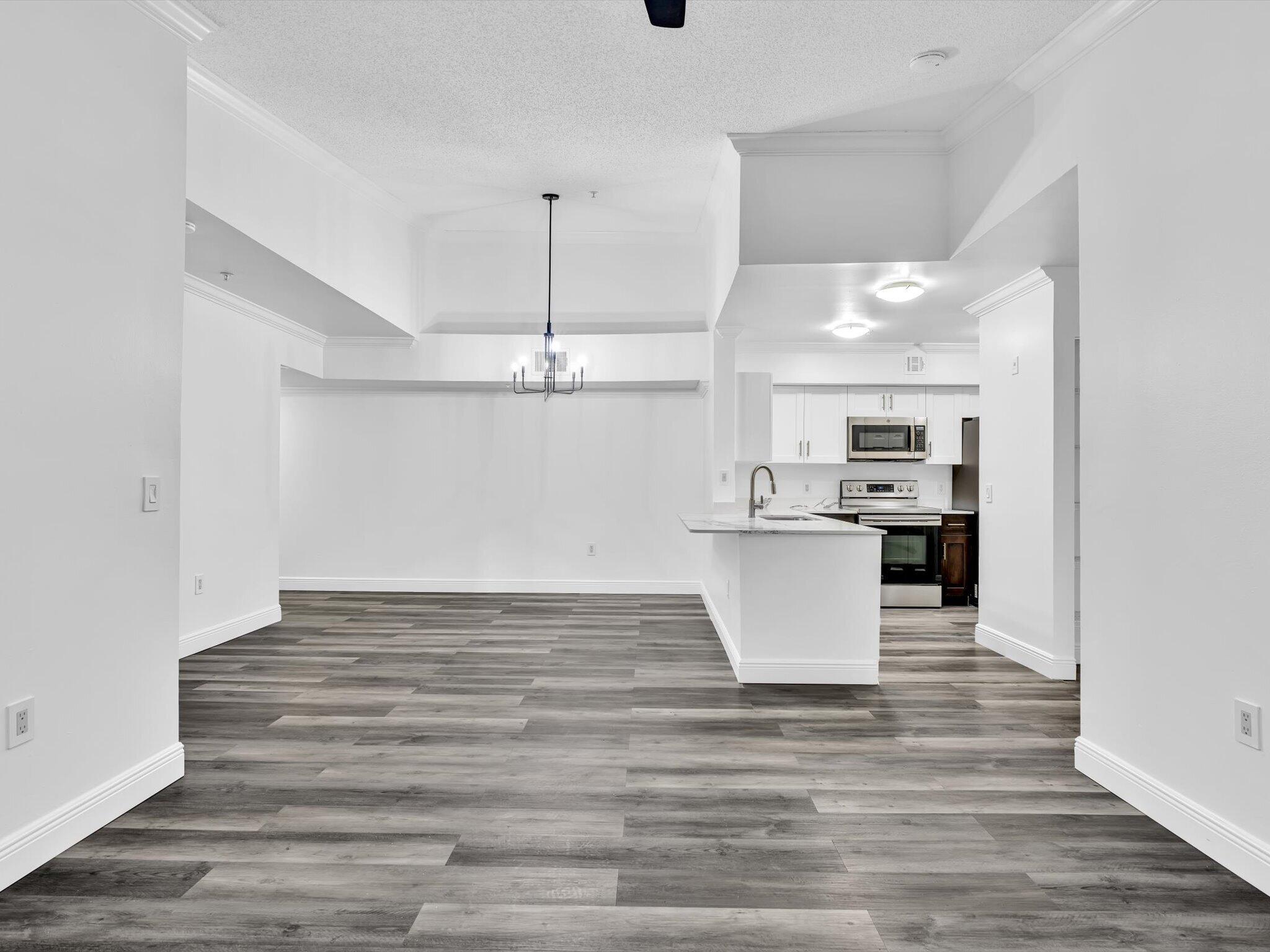 2433 Centergate #306, Miramar FL 33025