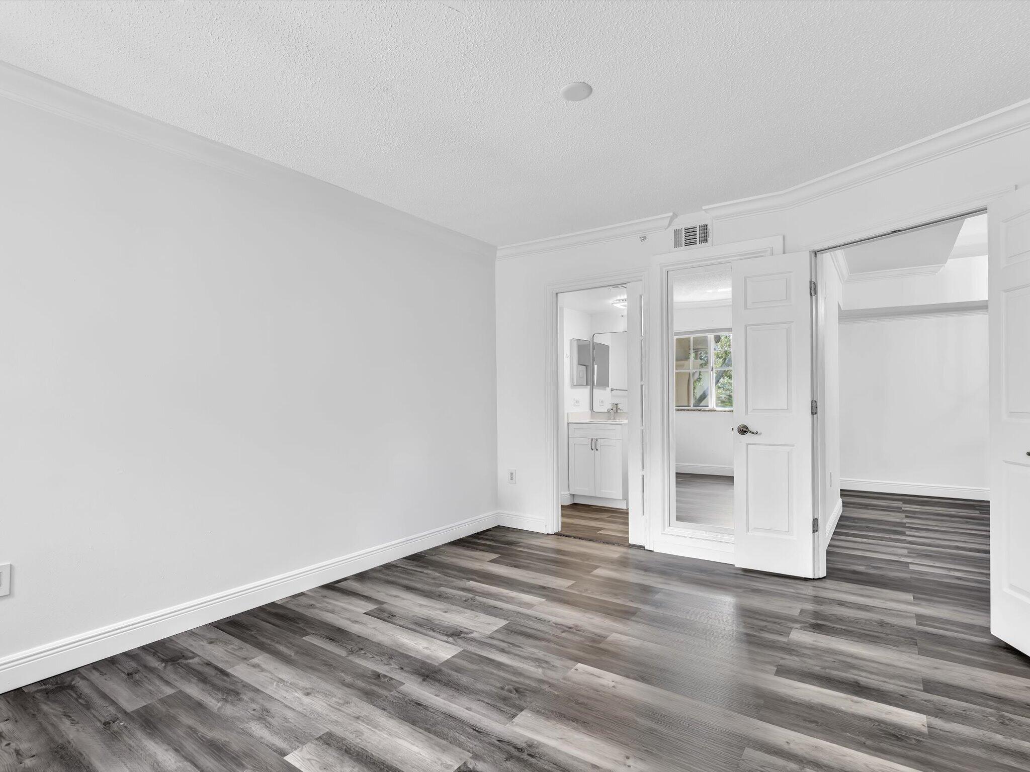 2433 Centergate #306, Miramar FL 33025