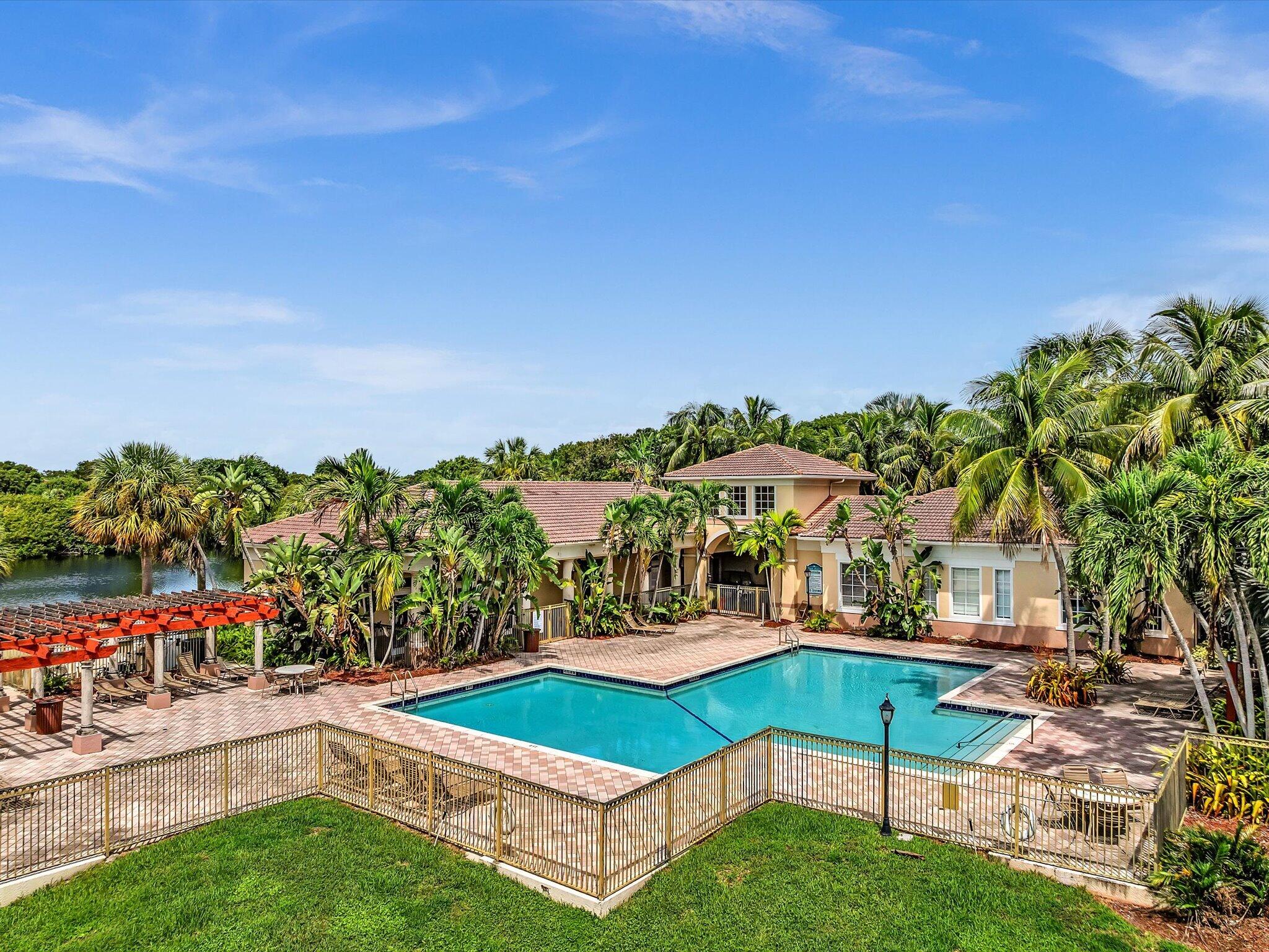 2433 Centergate #306, Miramar FL 33025