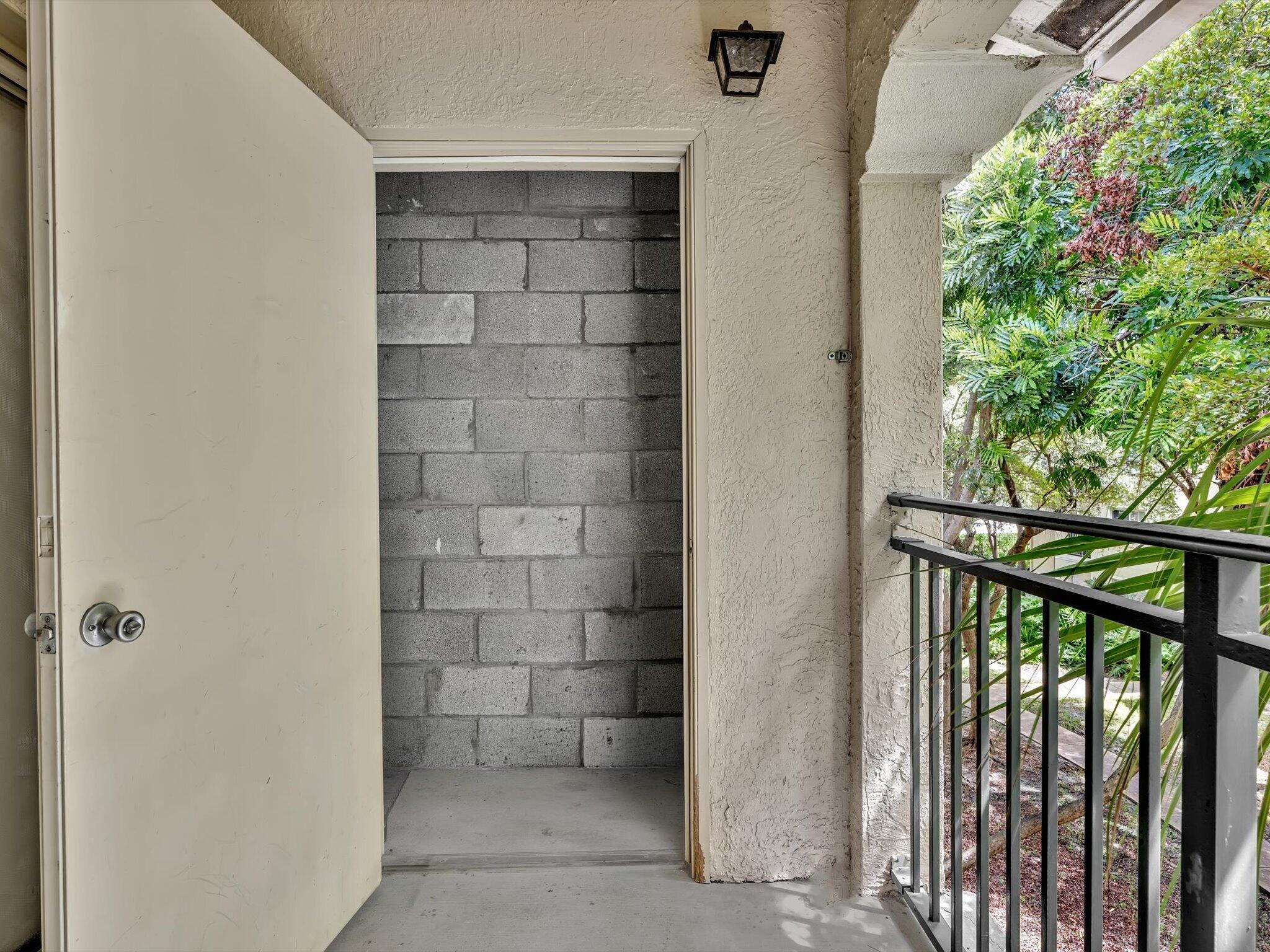 2433 Centergate #306, Miramar FL 33025
