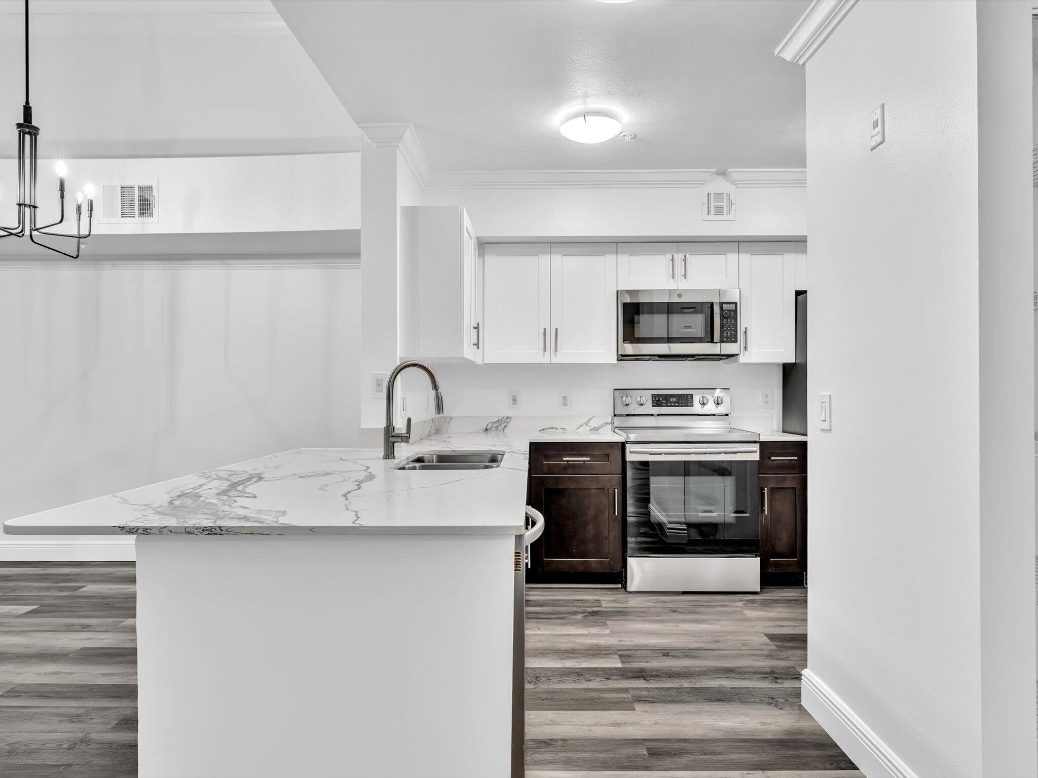 2433 Centergate #306, Miramar FL 33025